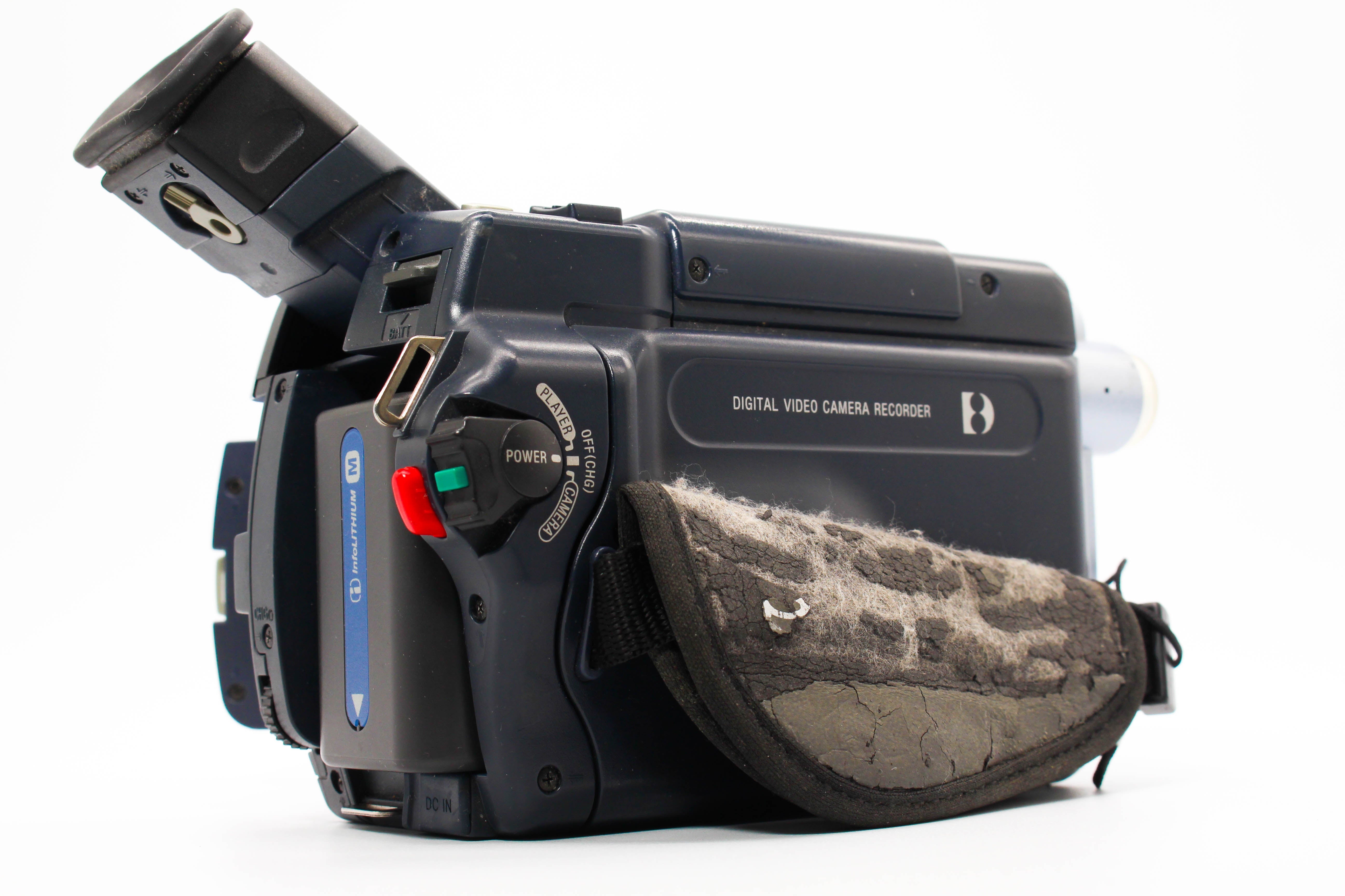 Sony DCR-TRV245E Digital8 Hi8 Video8 Handycam Tape Digital Video Camcorder - Tested Bundle