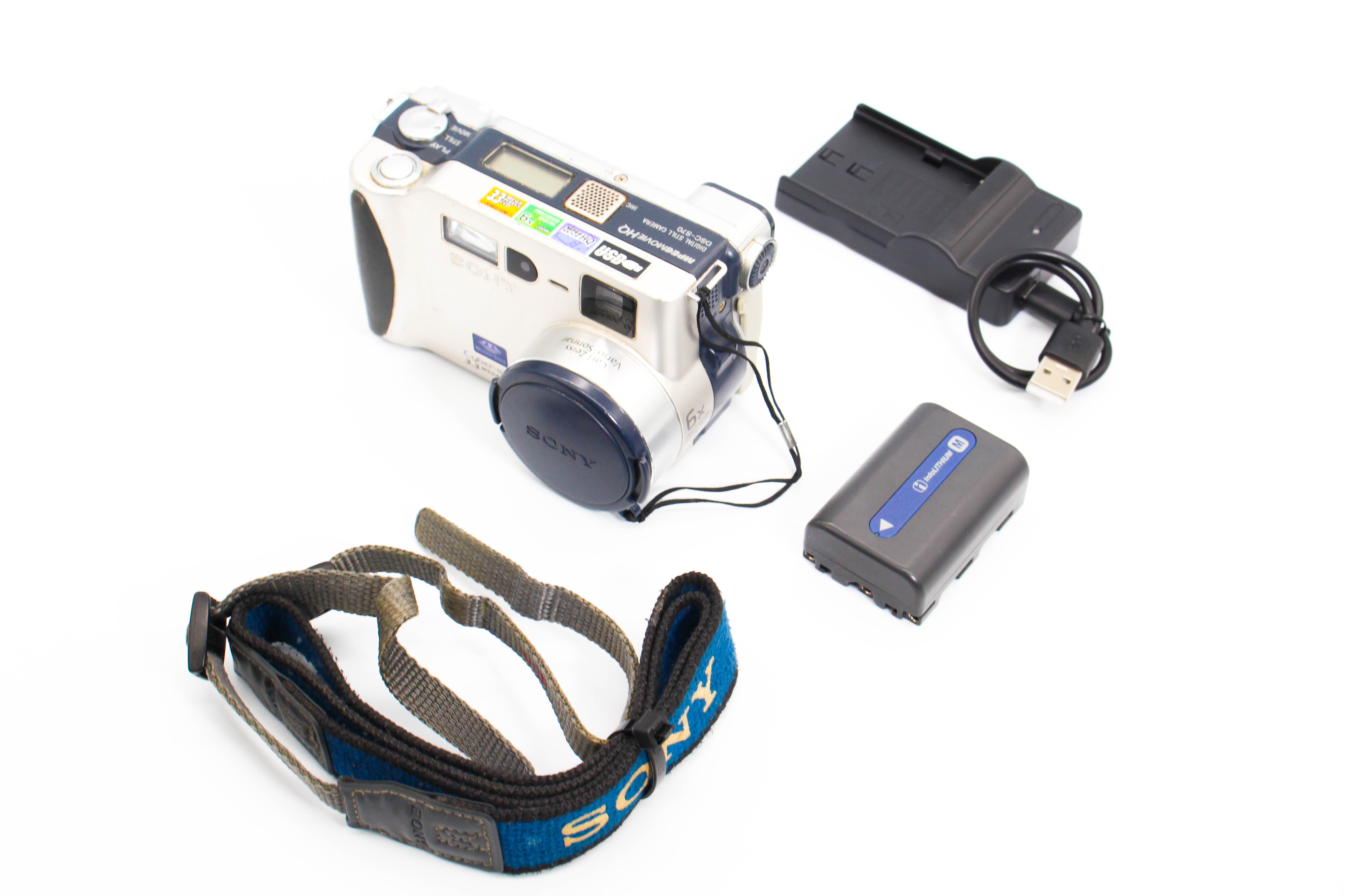 Sony Cybershot DSC-S70 Retro Digital Camera Digicam - Tested Bundle Good