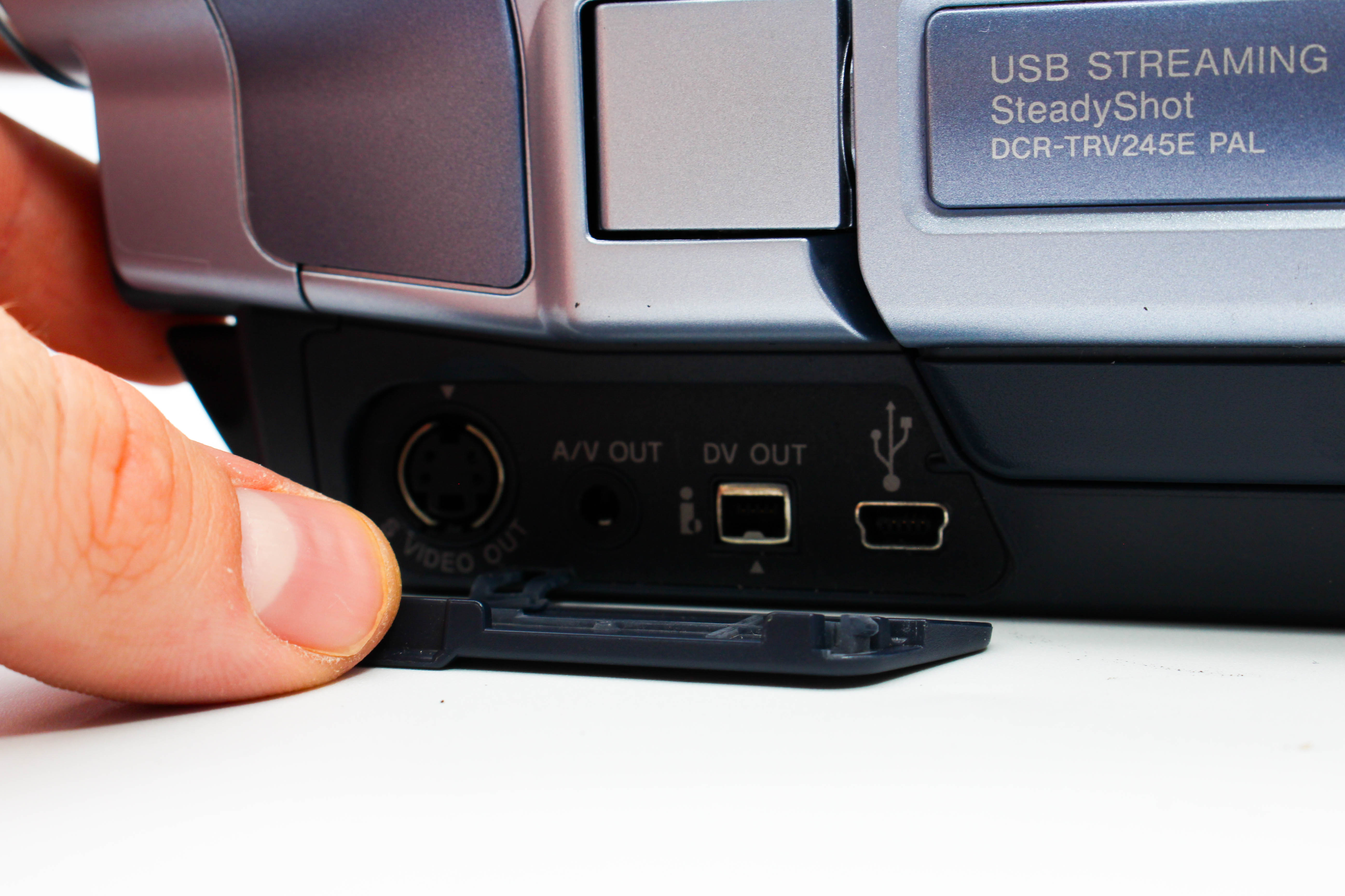 Sony DCR-TRV245E Digital8 Hi8 Video8 Handycam Camcorder Camera - Tested Bundle Excellent