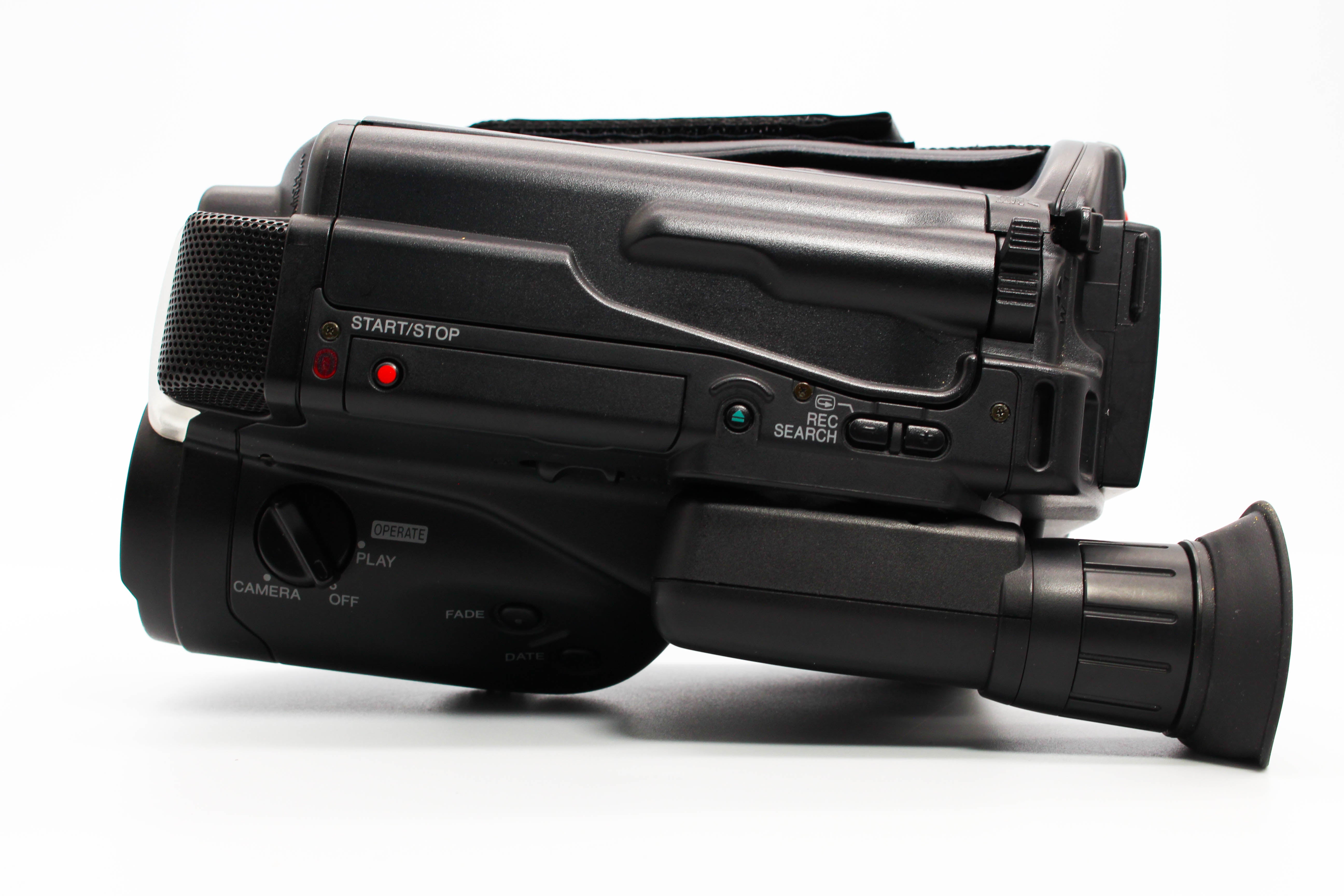 Canon UC100E Video8 8mm Handycam Camcorder Camera - Tested Bundle Excellent
