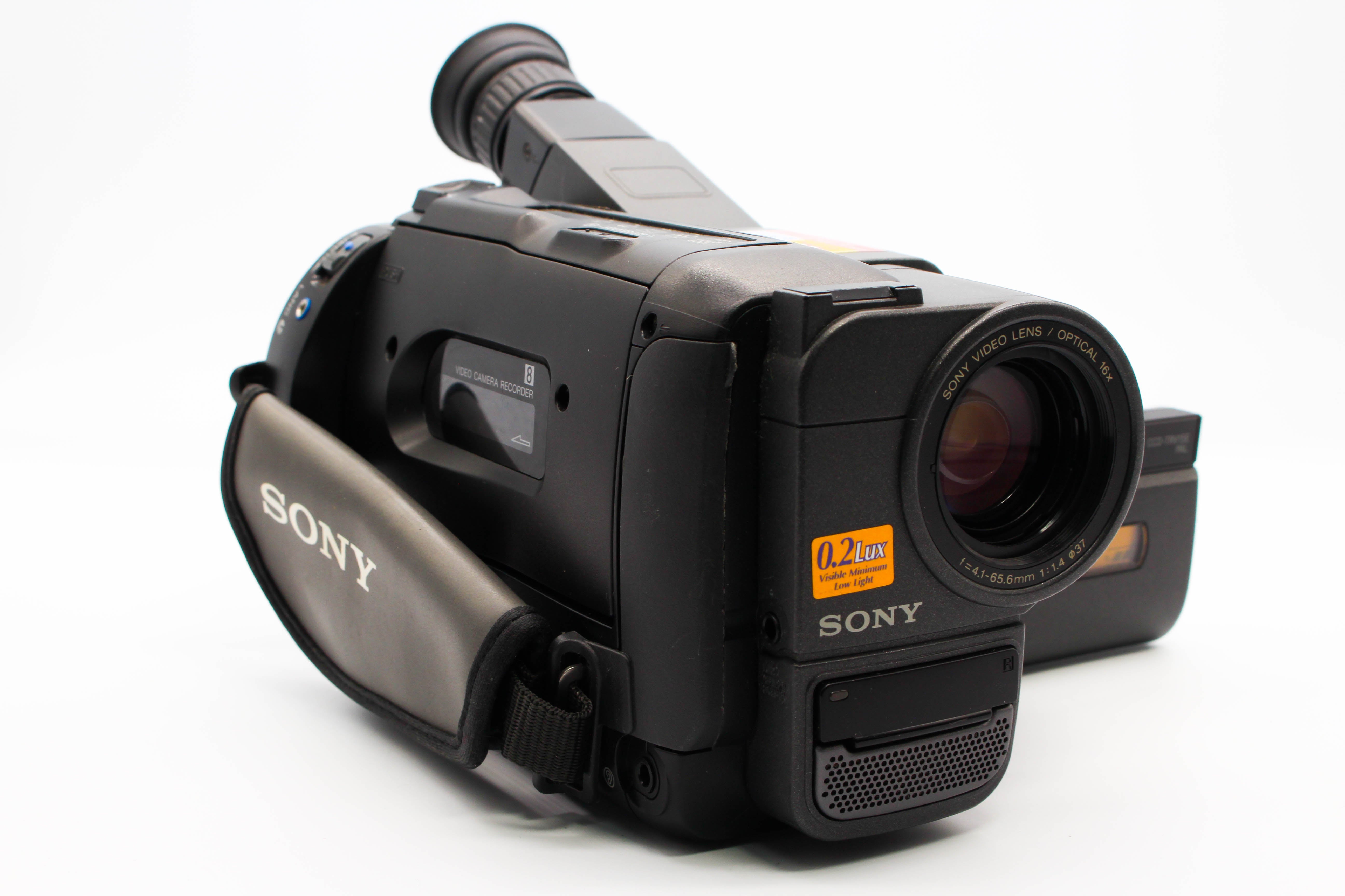 Sony CCD-TRV15E Video8 XR Handycam Analog Video Camera Camcorder (Read) - Tested Bundle