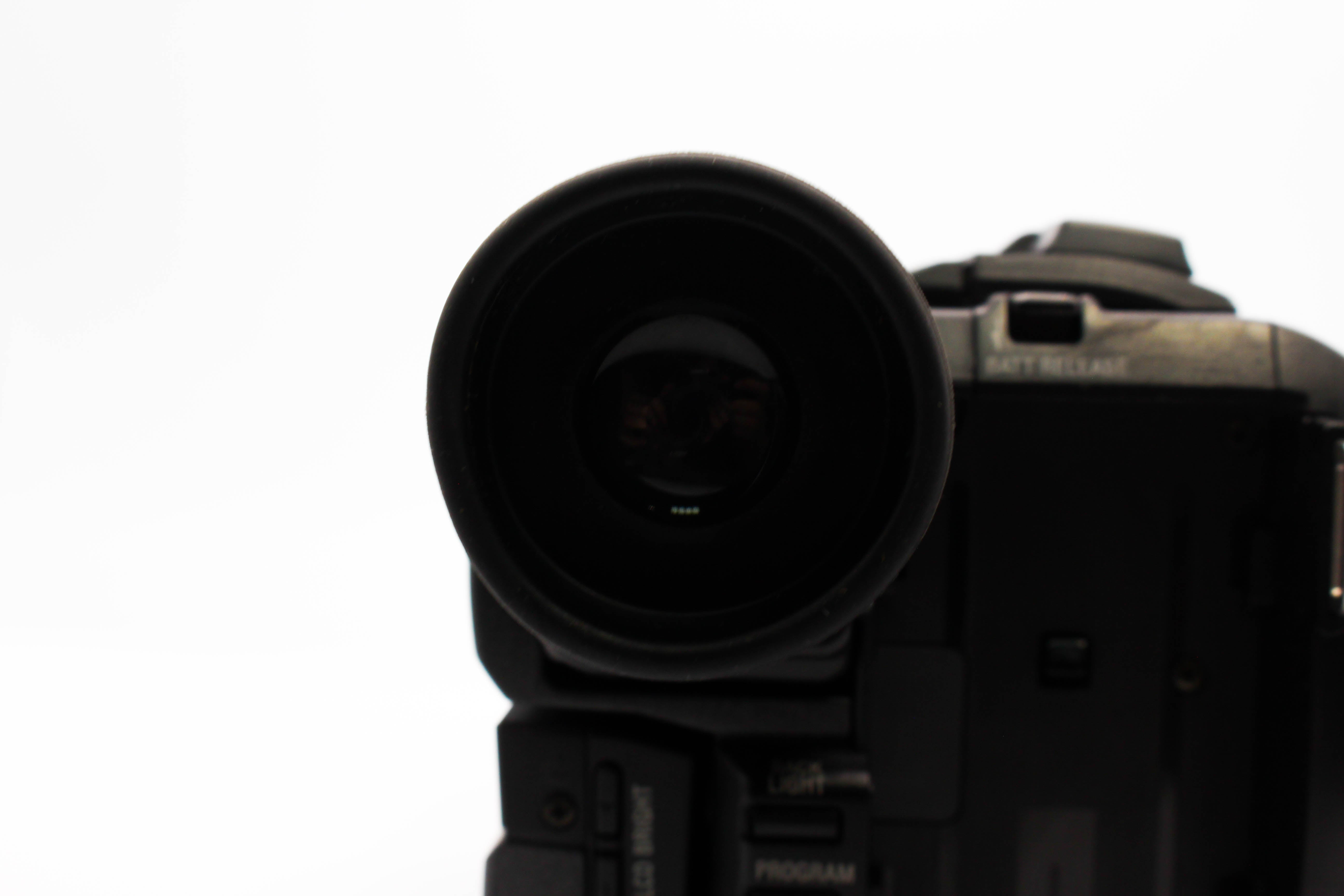 Sony CCD-TRV15E Video8 XR Handycam Analog Video Camera Camcorder (Read) - Tested Bundle