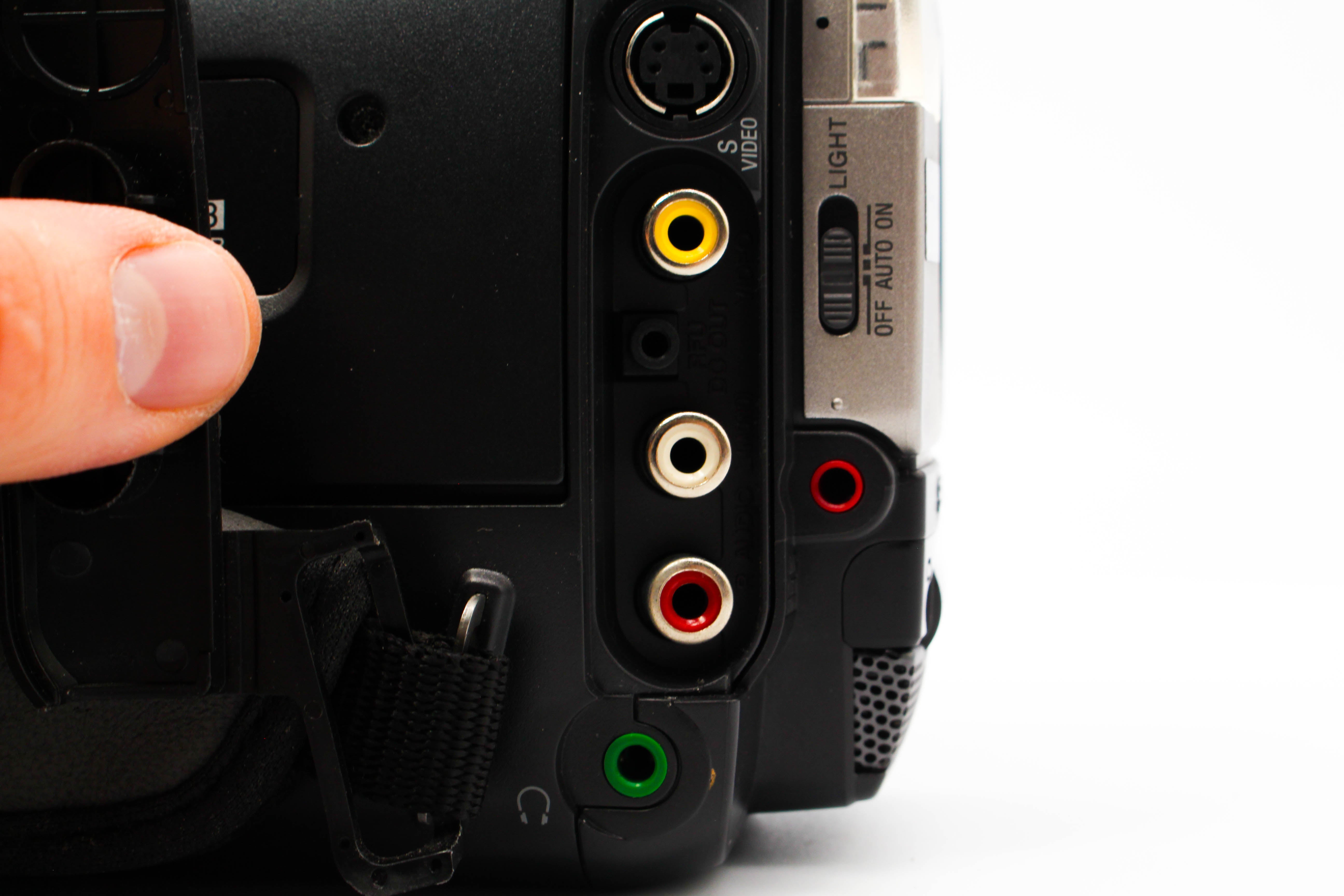 Sony CCD-TRV66E Hi8 8mm Handycam Video Camcorder Camera - Tested Bundle Excellent