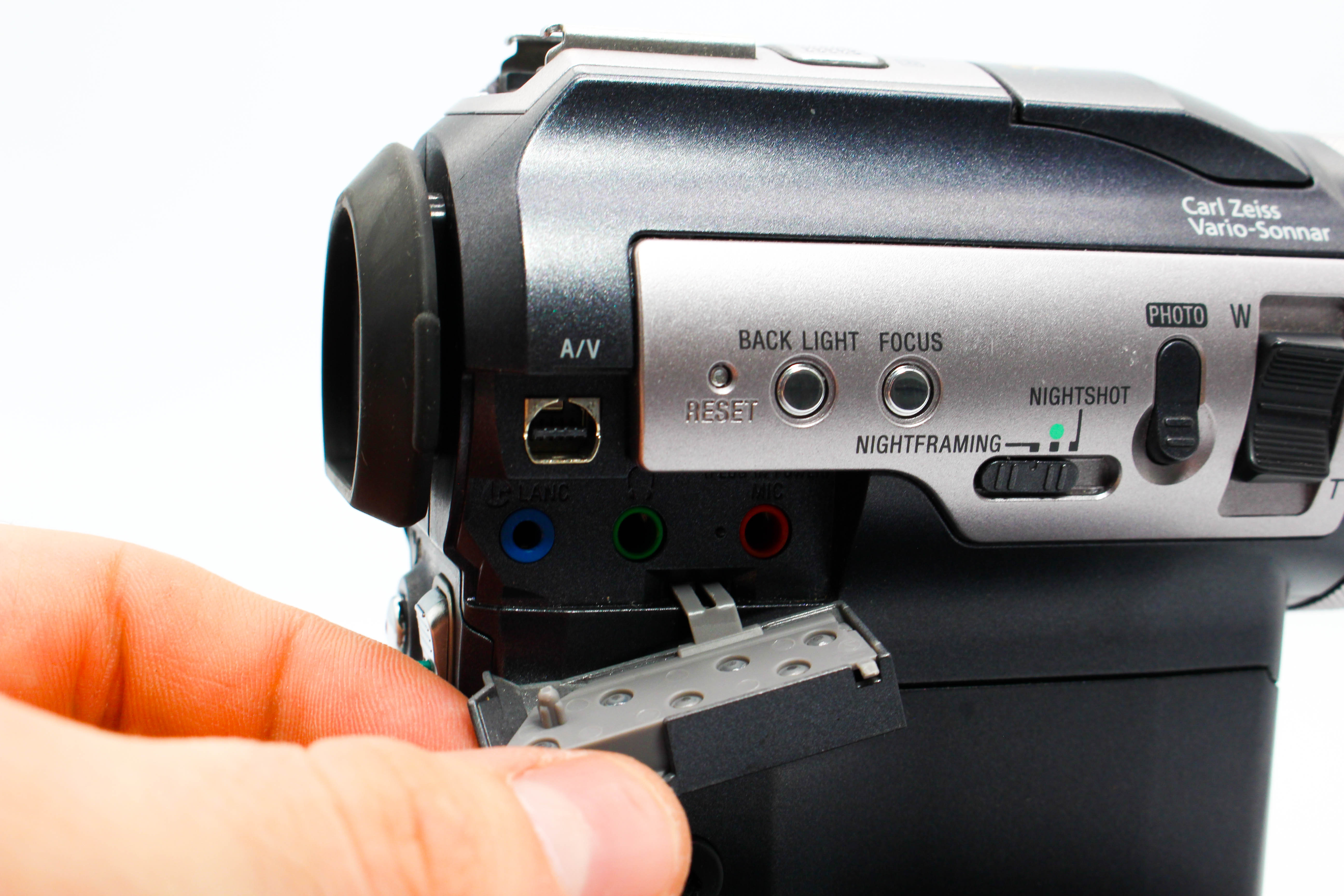 Sony DCR-PC330E MiniDV Video Handycam Camcorder Camera - Tested Bundle Good
