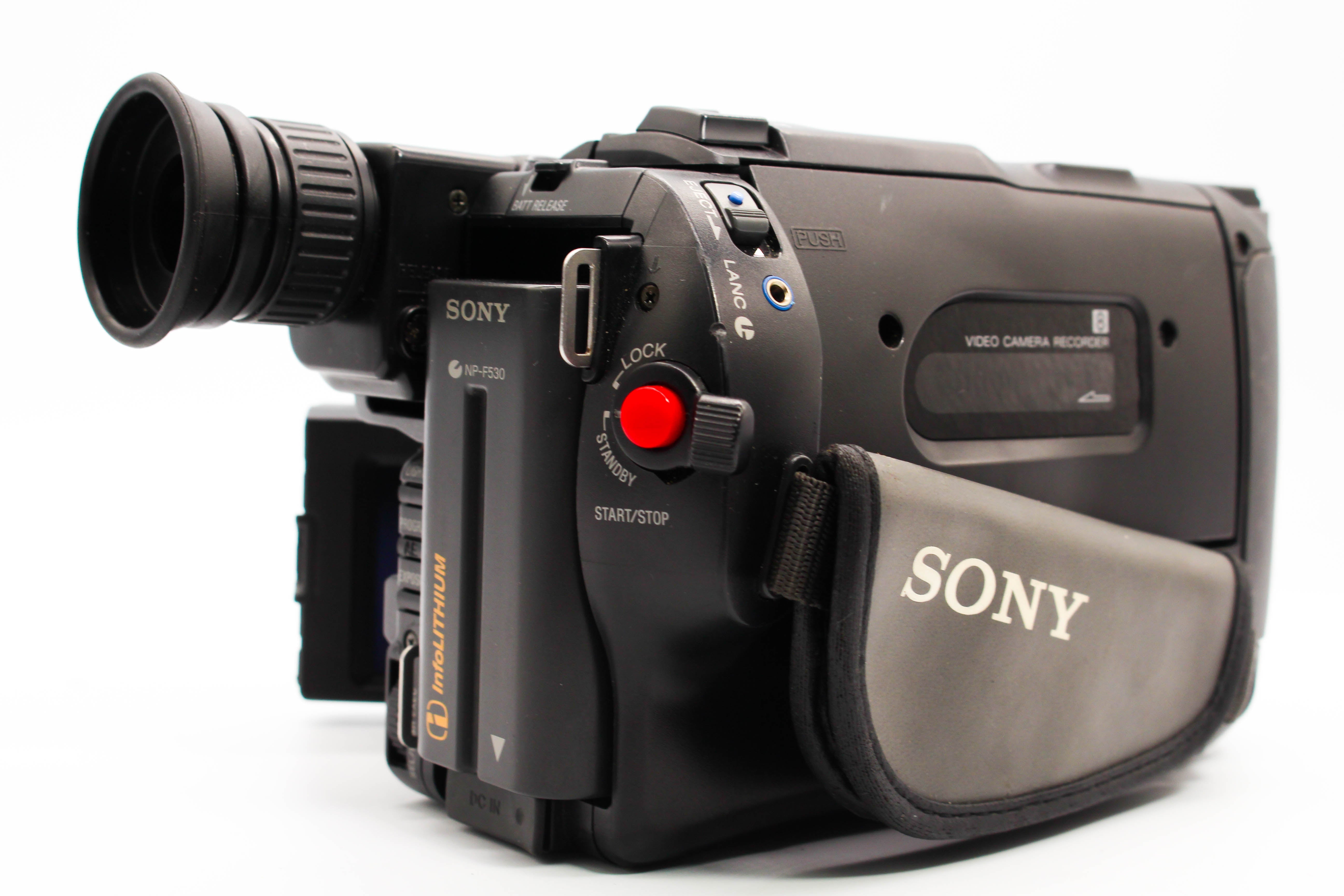 Sony CCD-TRV35E Video8 8mm Handycam Camera Analog Video Camcorder - Tested Bundle