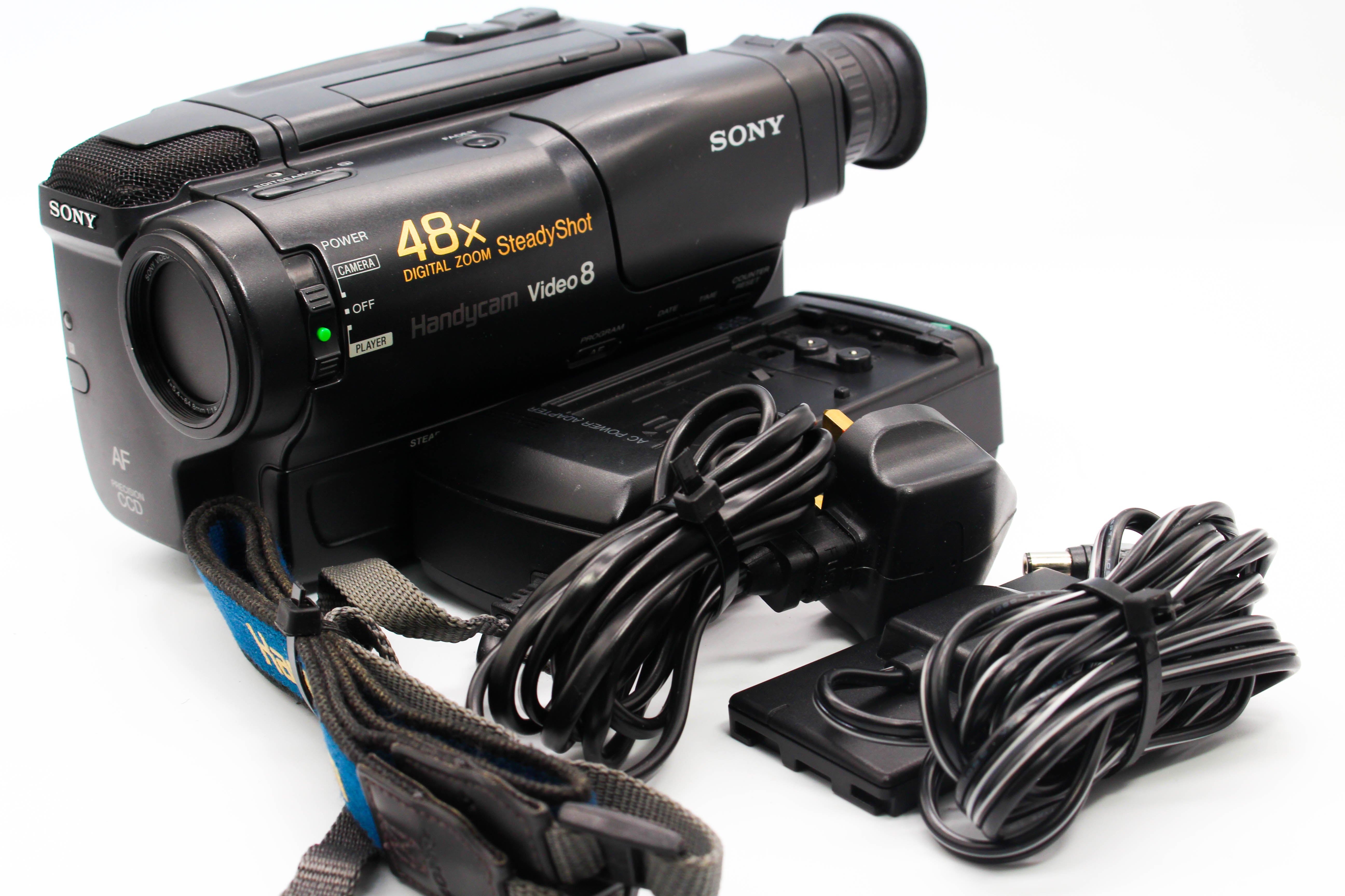 Sony CCD-TR550E Video8 8mm Handycam Video Camcorder Camera - Tested Bundle Excellent