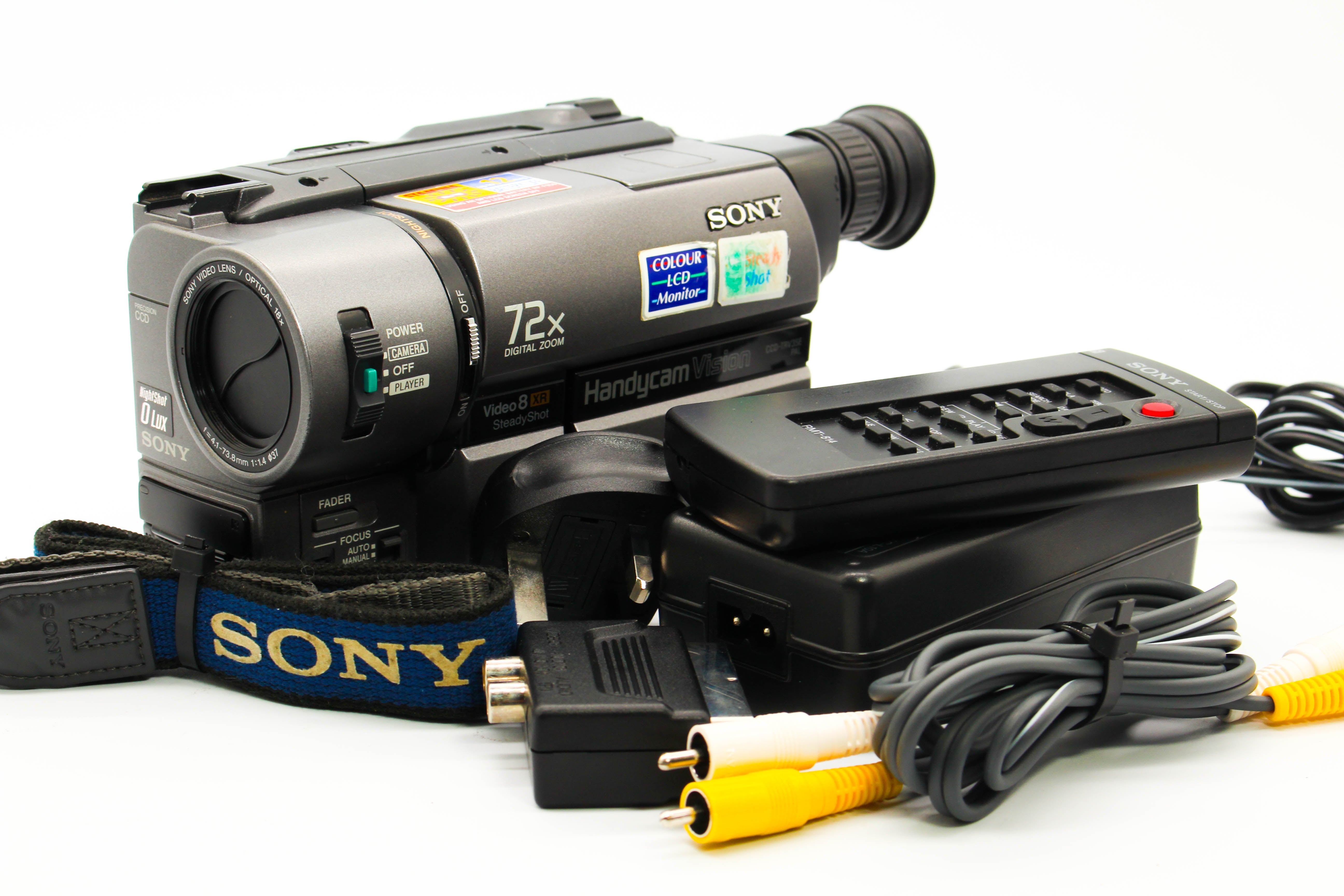 Sony CCD-TR735E Hi8 8mm Handycam Camera Analog Video Camcorder - Tested Bundle Excellent