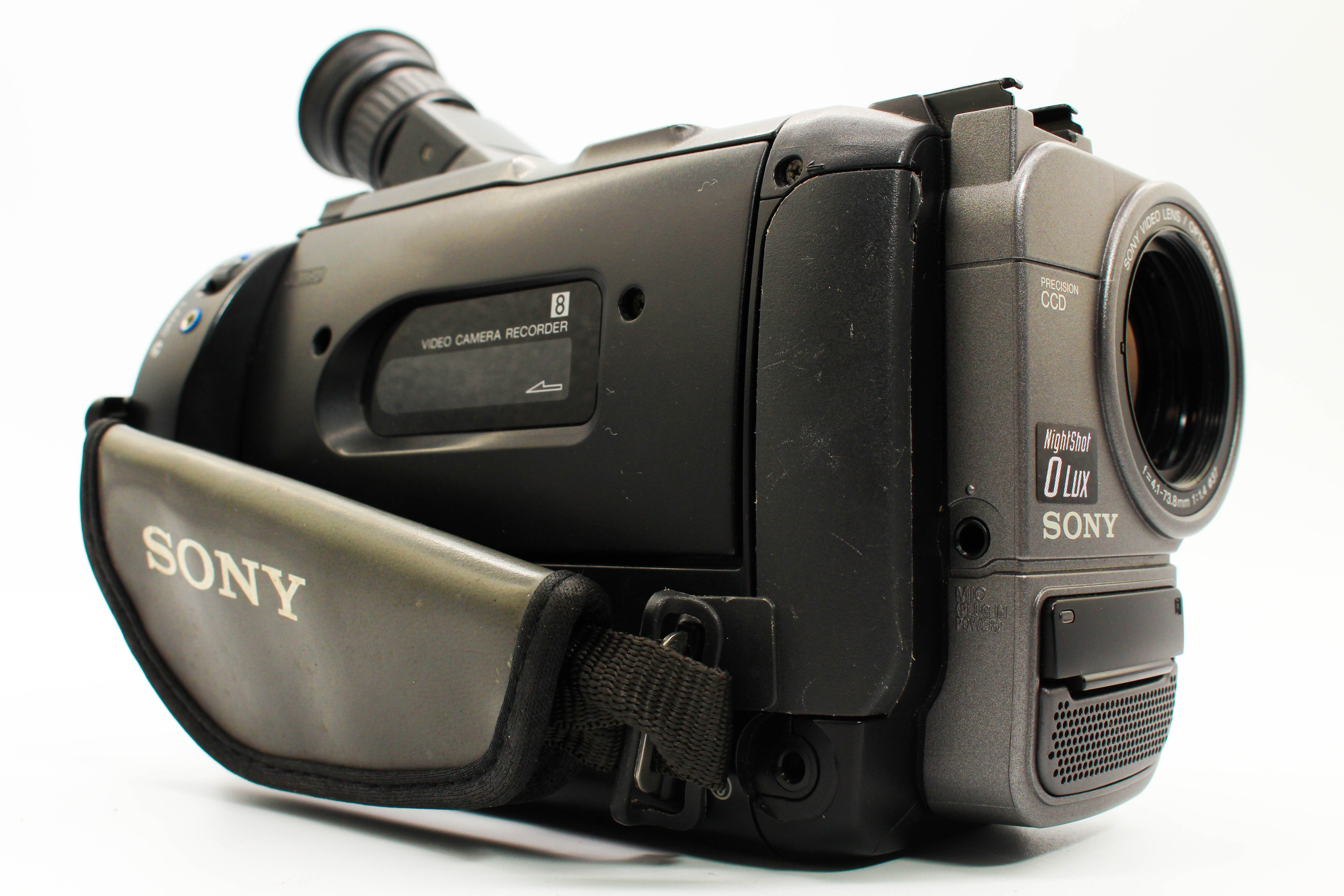 Sony CCD-TR735E Hi8 8mm Handycam Camera Analog Video Camcorder - Tested Bundle Excellent