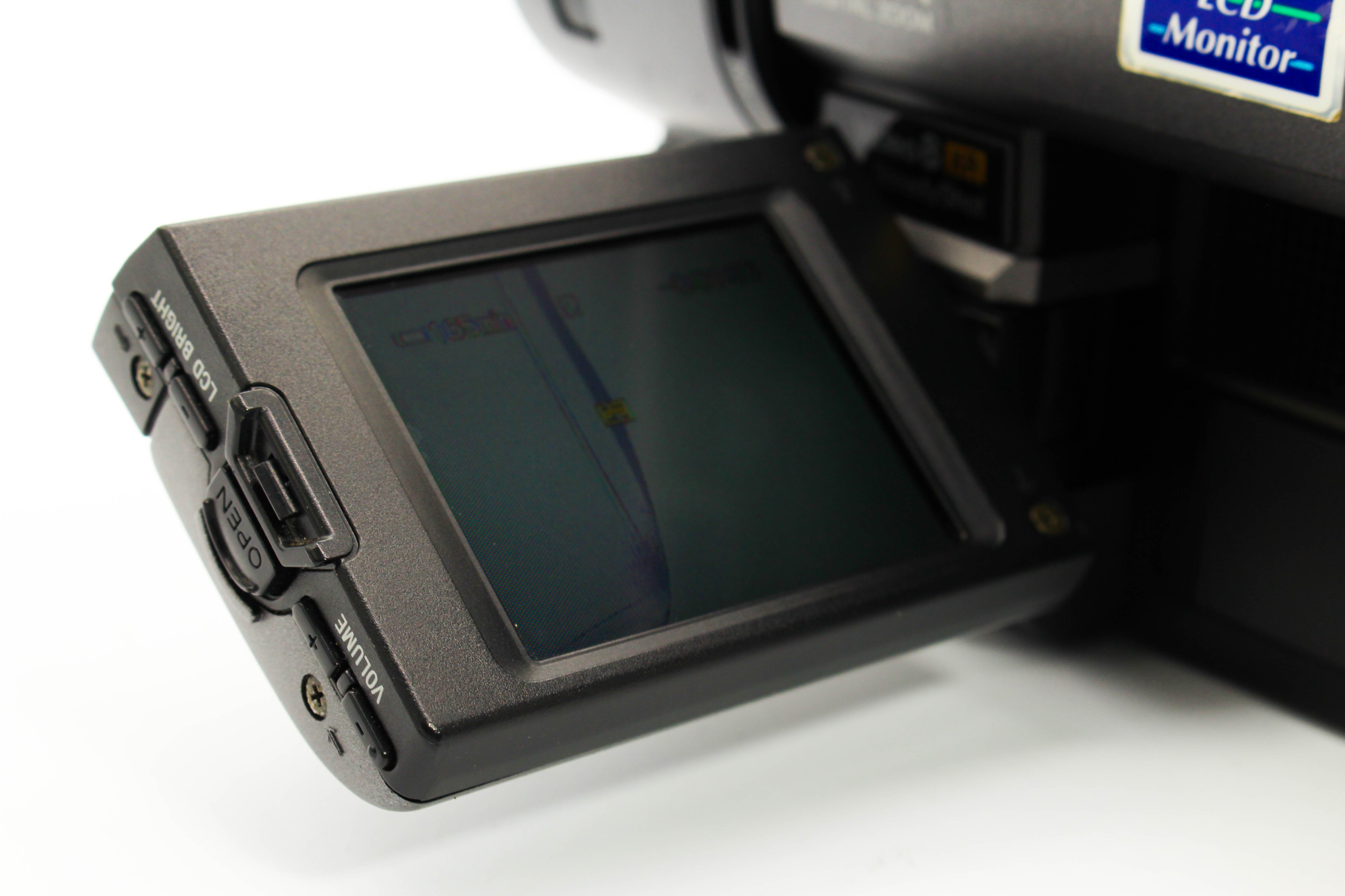 Sony CCD-TR735E Hi8 8mm Handycam Camera Analog Video Camcorder - Tested Bundle Excellent