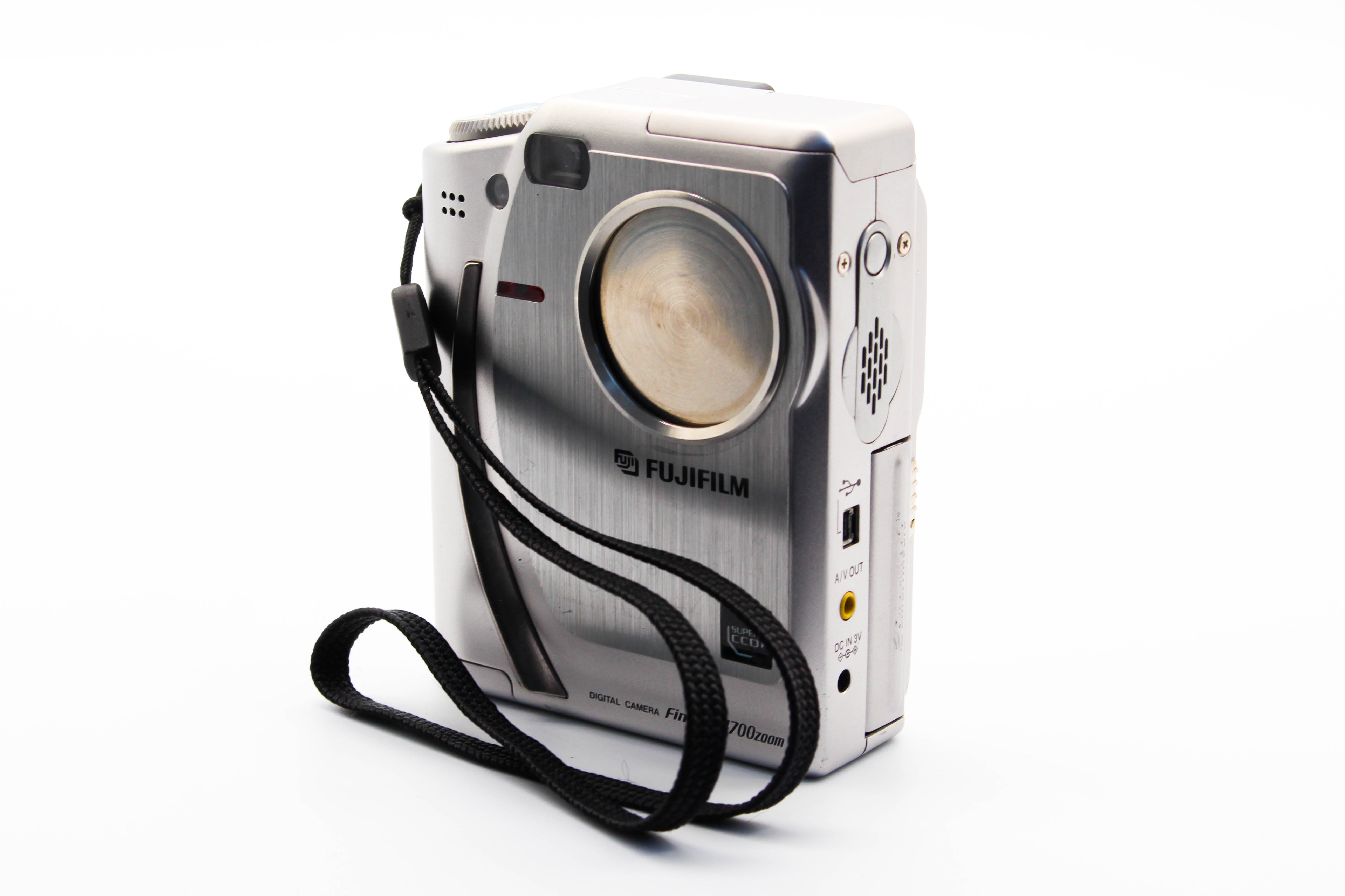 FujiFilm FinePix 4700 Zoom Smart Media Card Compact Digital Photo Video Retro Camera Digicam (Read) - Tested Bundle