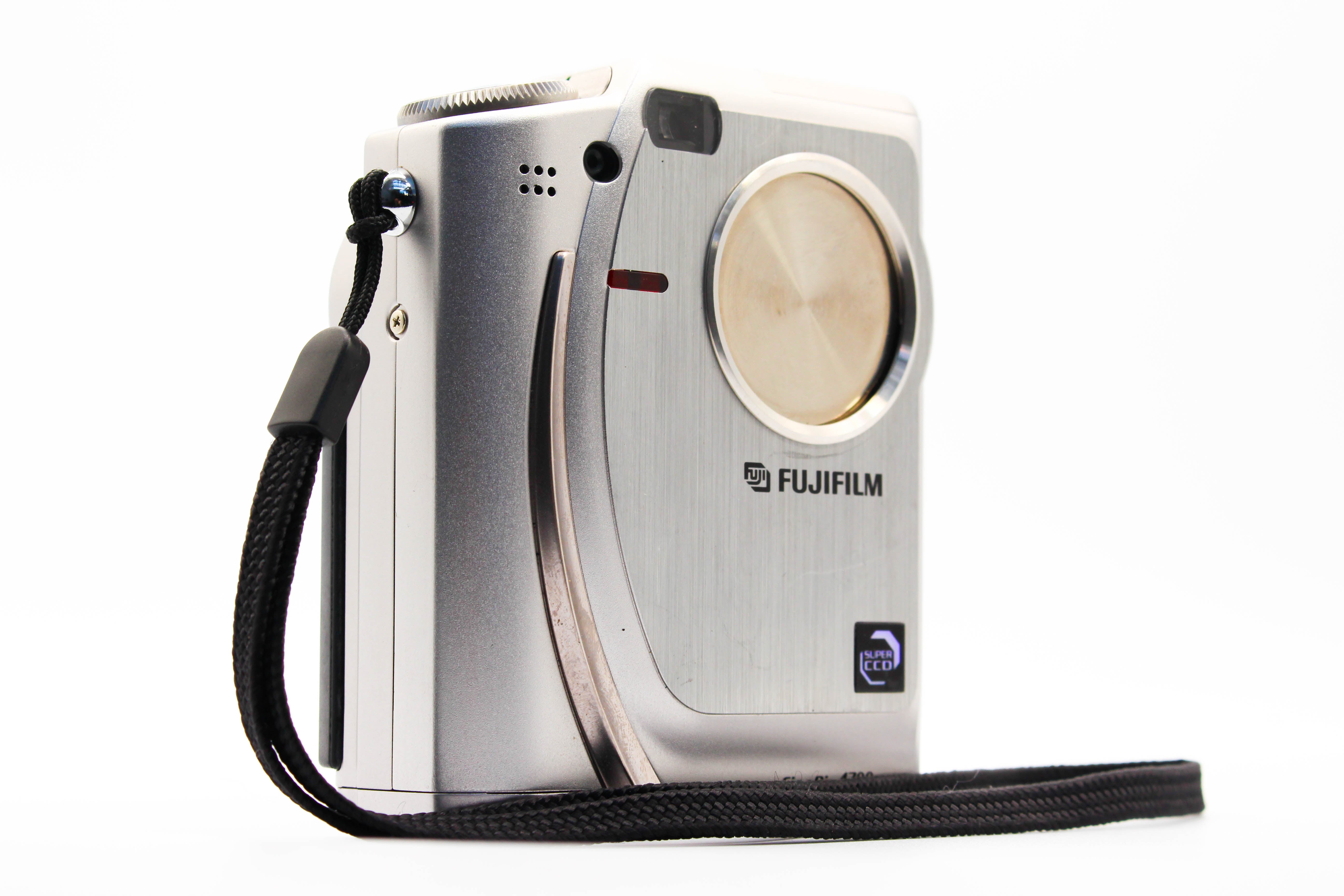 FujiFilm FinePix 4700 Zoom Smart Media Card Compact Digital Photo Video Retro Camera Digicam (Read) - Tested Bundle