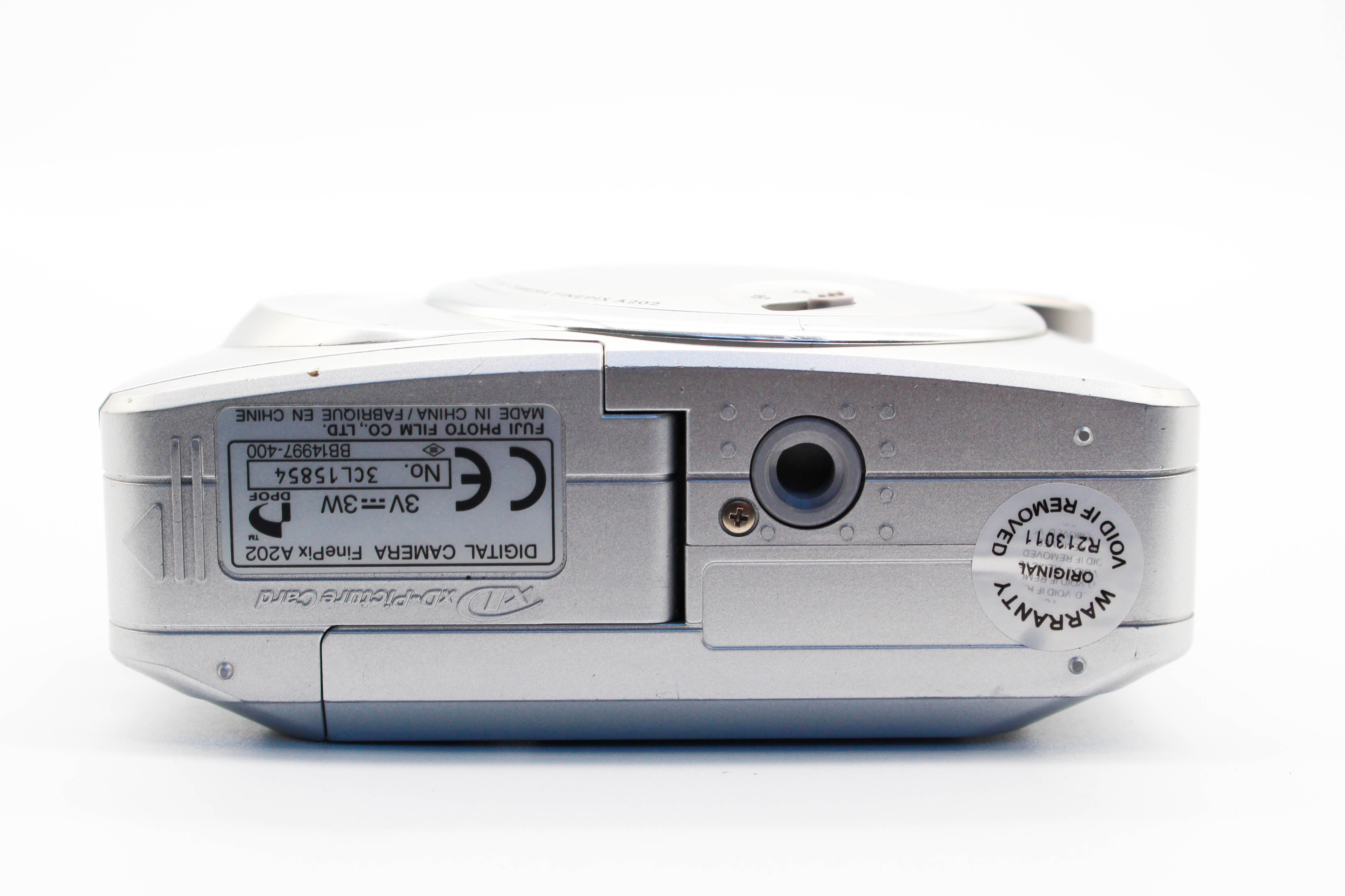 FujiFilm FinePix A202 xD Picture Card Compact Digital Photo Video Retro Camera Digicam - Tested Bundle Excellent