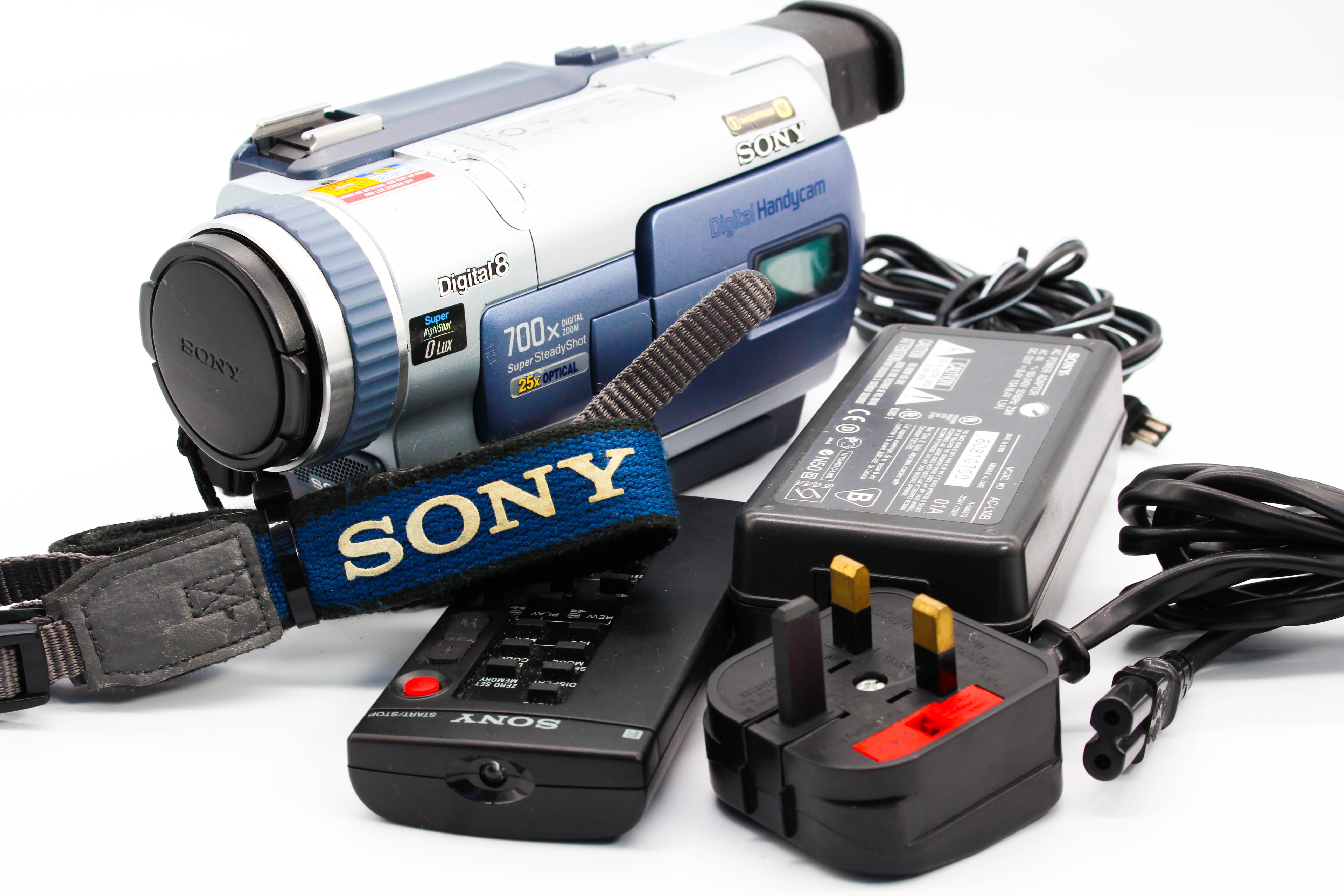 Sony DCR-TRV230E Digital8 Hi8 Video8 8mm Digital Video Handycam Camcorder Camera - Tested Bundle Excellent