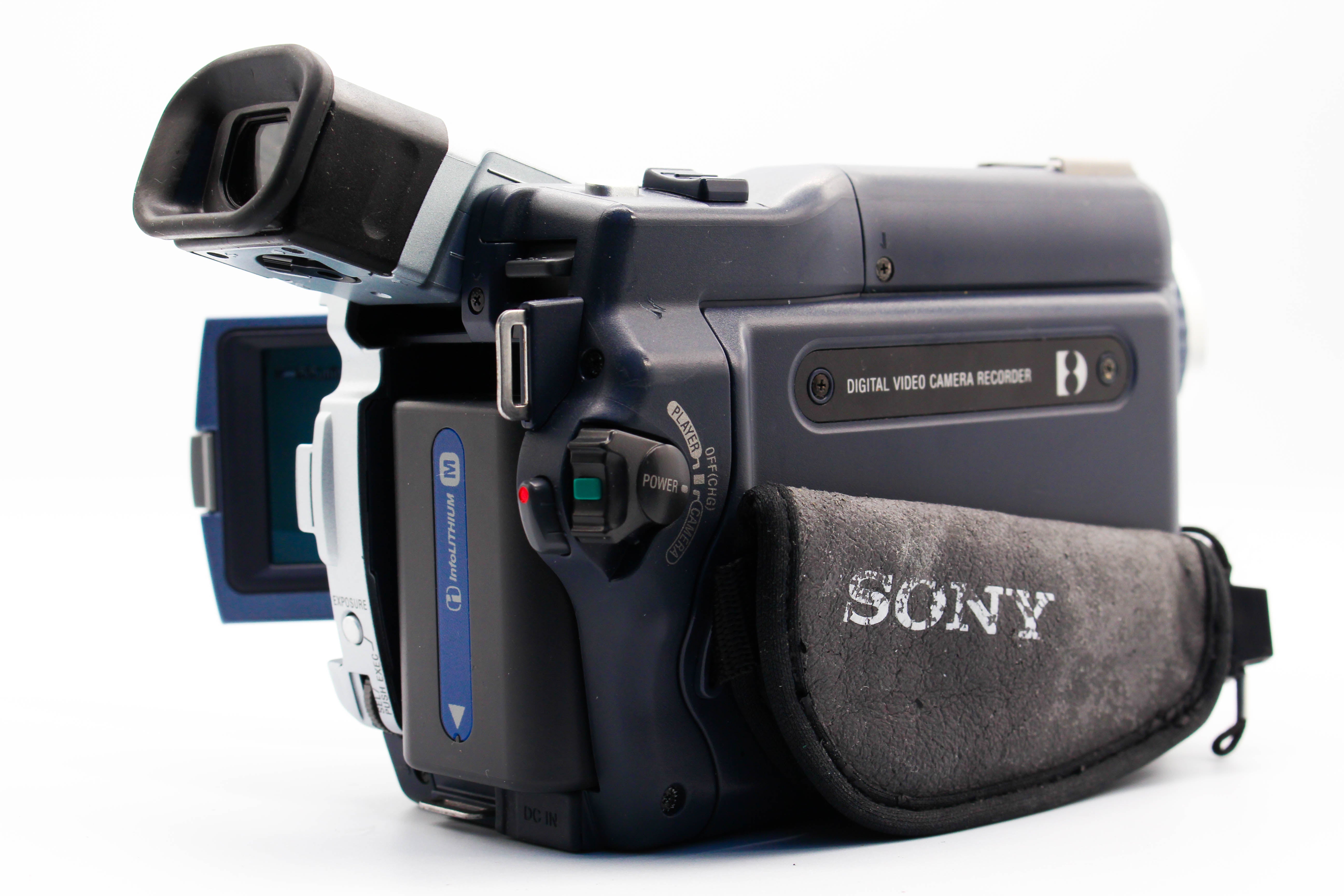 Sony DCR-TRV230E Digital8 Hi8 Video8 8mm Digital Video Handycam Camcorder Camera - Tested Bundle Excellent