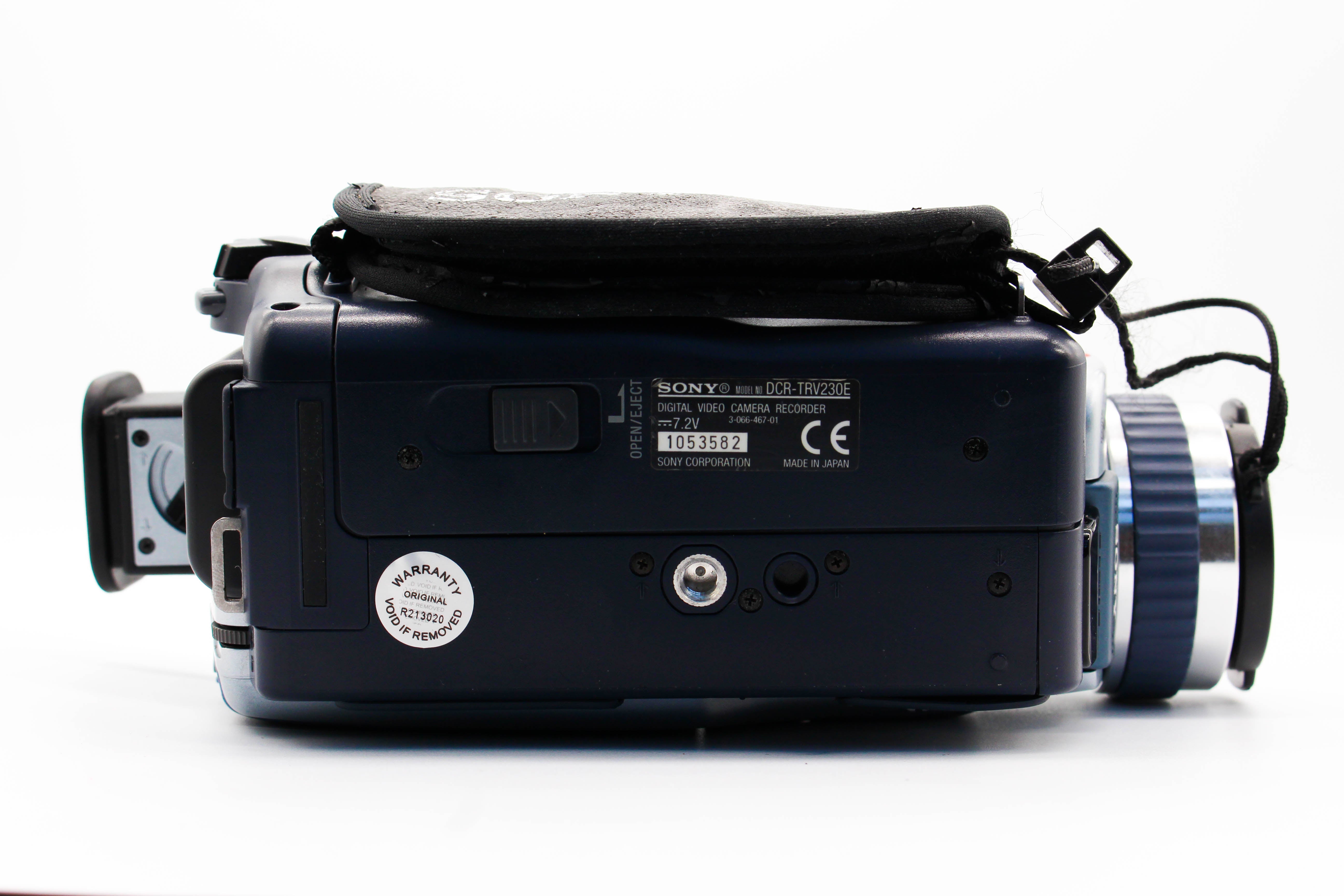Sony DCR-TRV230E Digital8 Hi8 Video8 8mm Digital Video Handycam Camcorder Camera - Tested Bundle Excellent