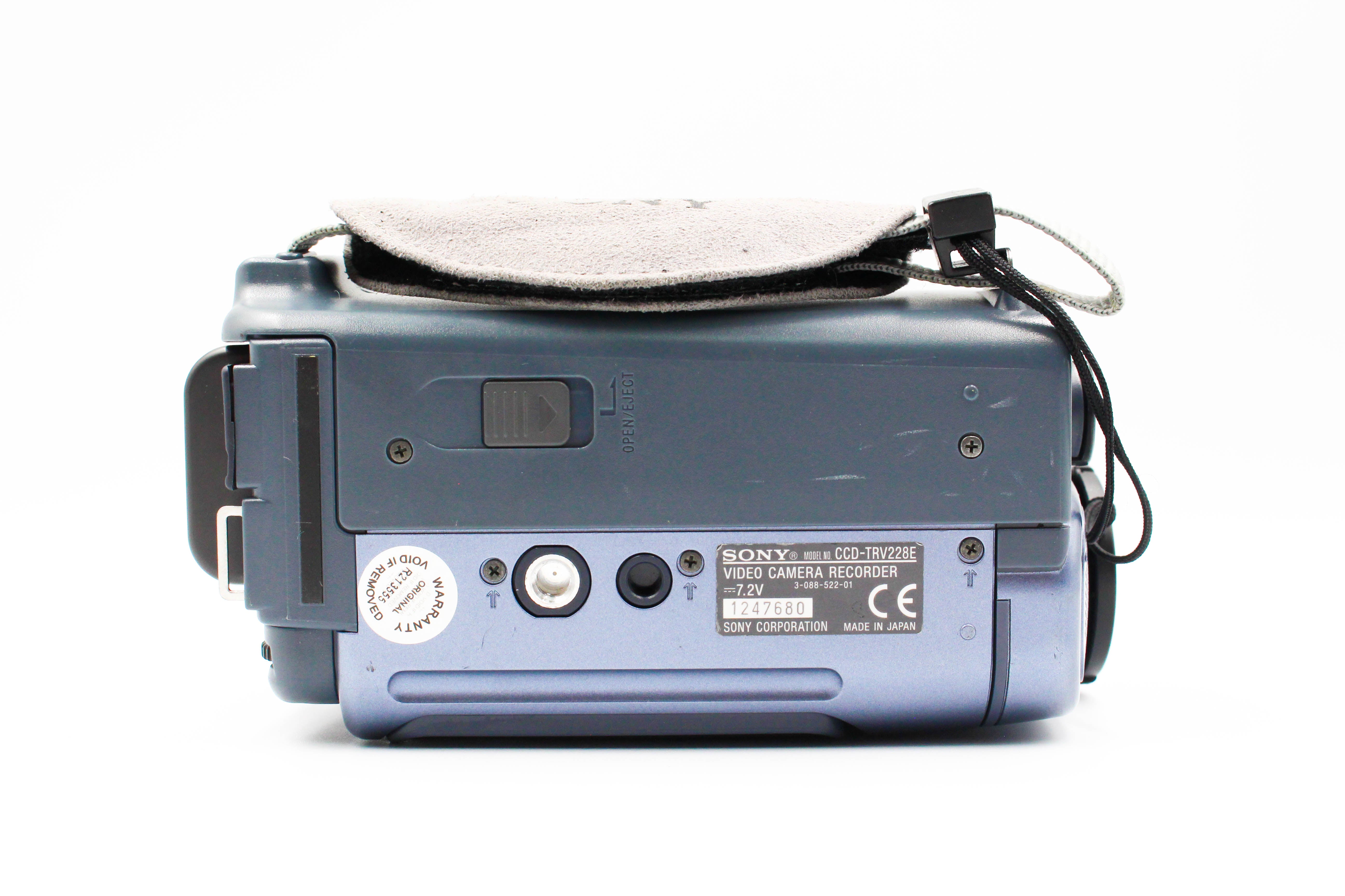 Sony DCR-TRV228E Hi8 8mm Tape Camcorder Digital Video Camera - Tested Bundle Excellent