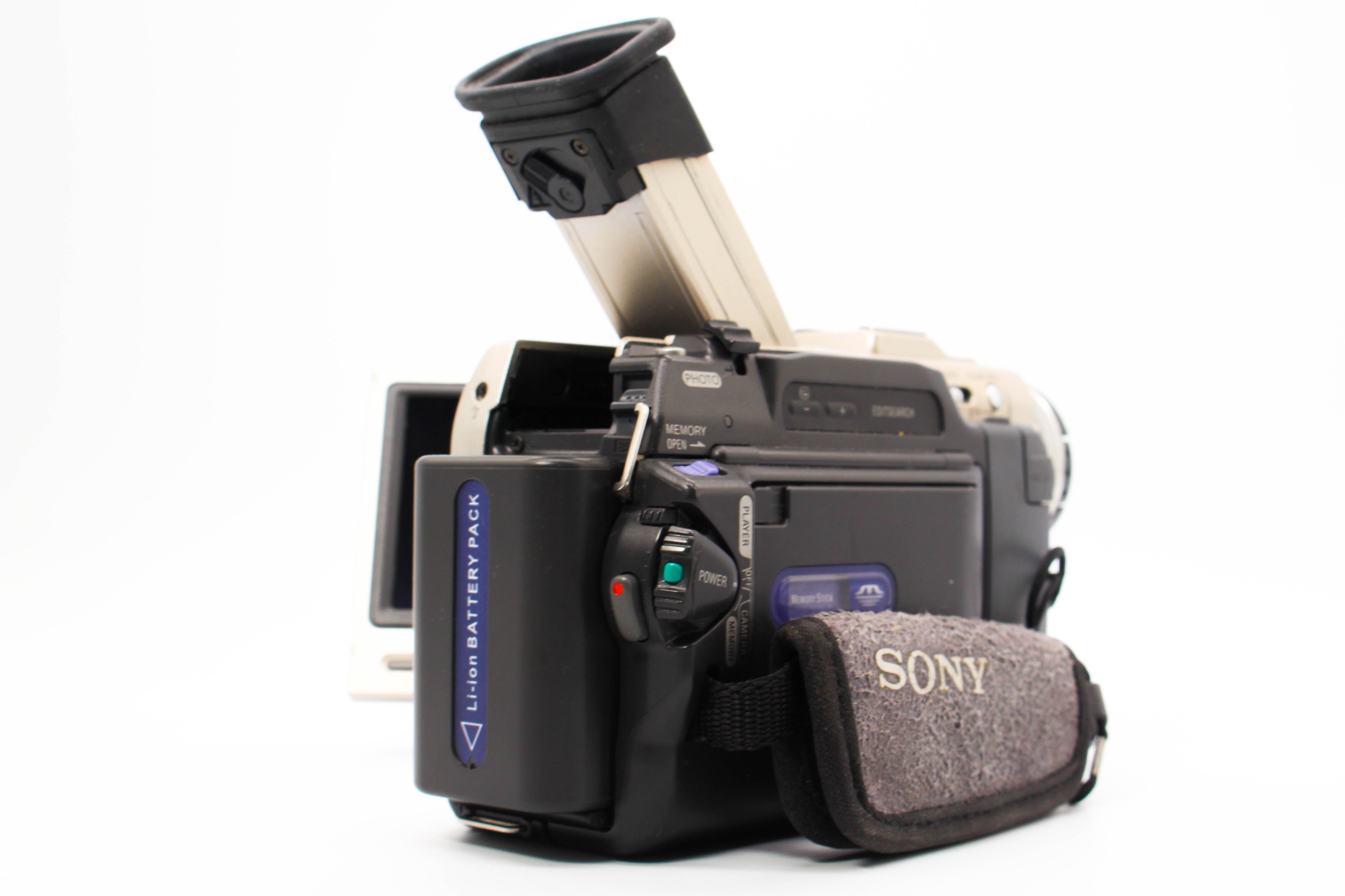 Sony DCR-TRV10E MiniDV Video Handycam Camcorder Camera - Tested Bundle Excellent