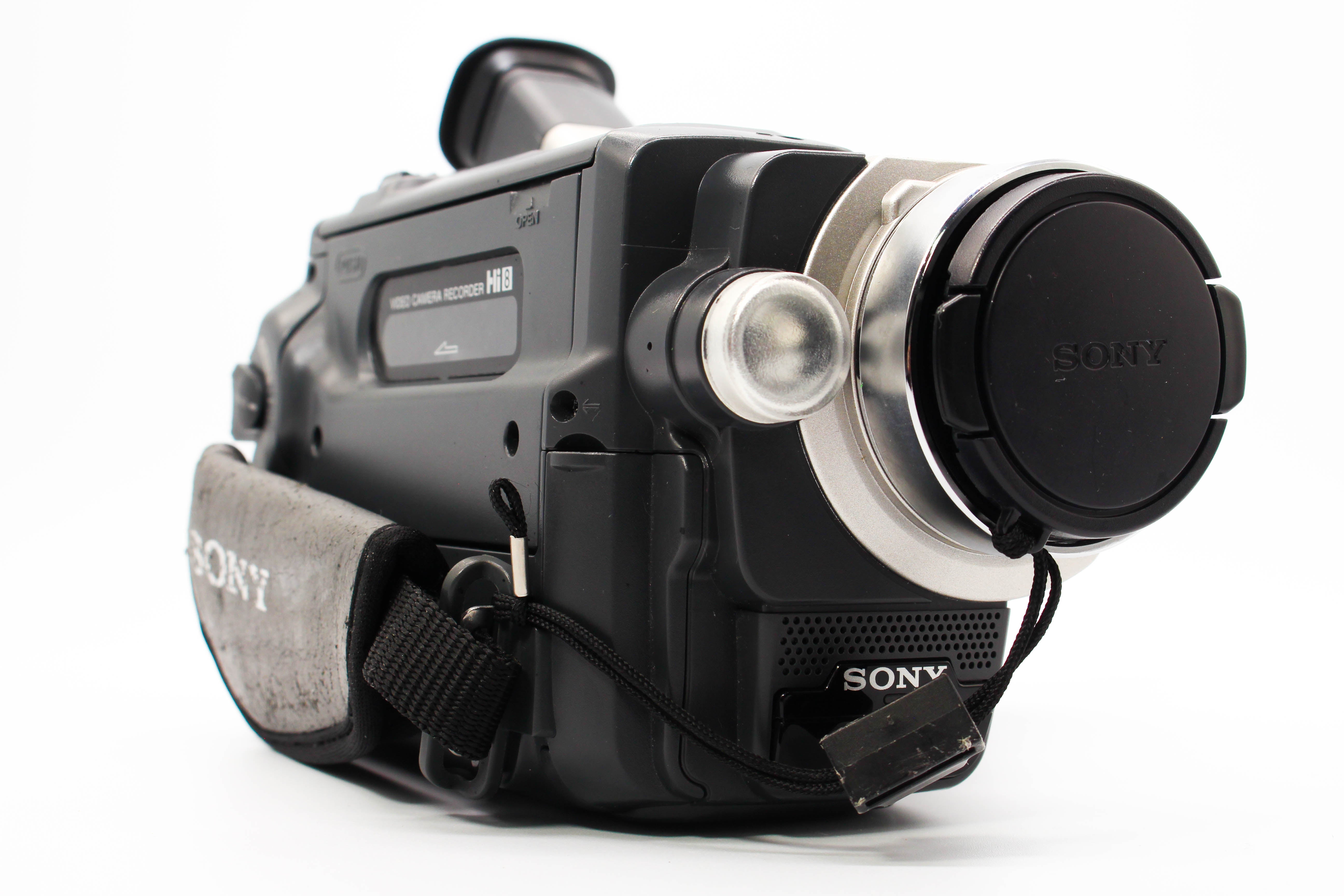 Sony CCD-TRV208E Hi8 Video8 8mm Handycam Camcorder Camera - Tested Bundle Good