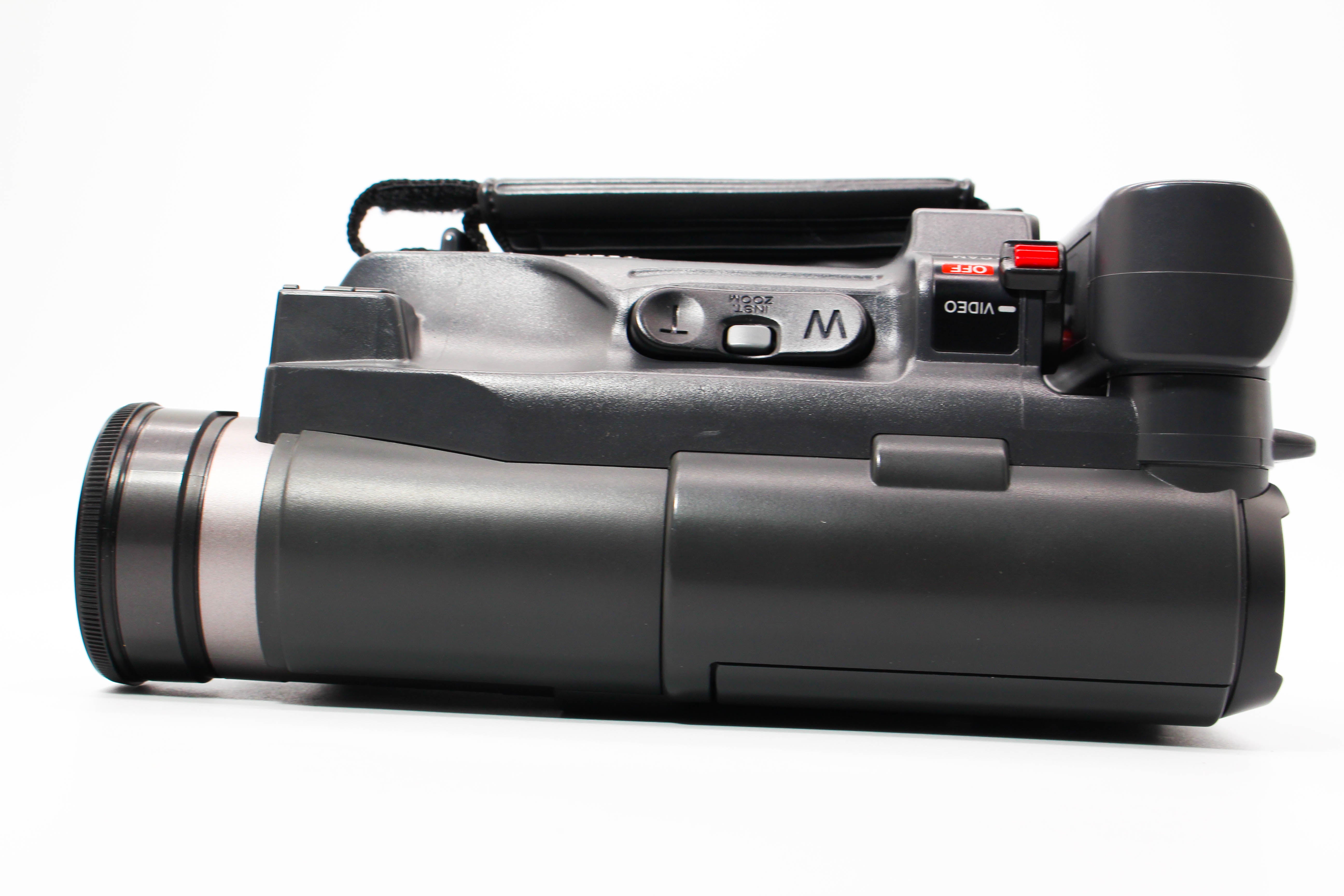 Hitachi VM-E110E Video8 8mm Handycam Camcorder Camera - Tested Bundle Excellent