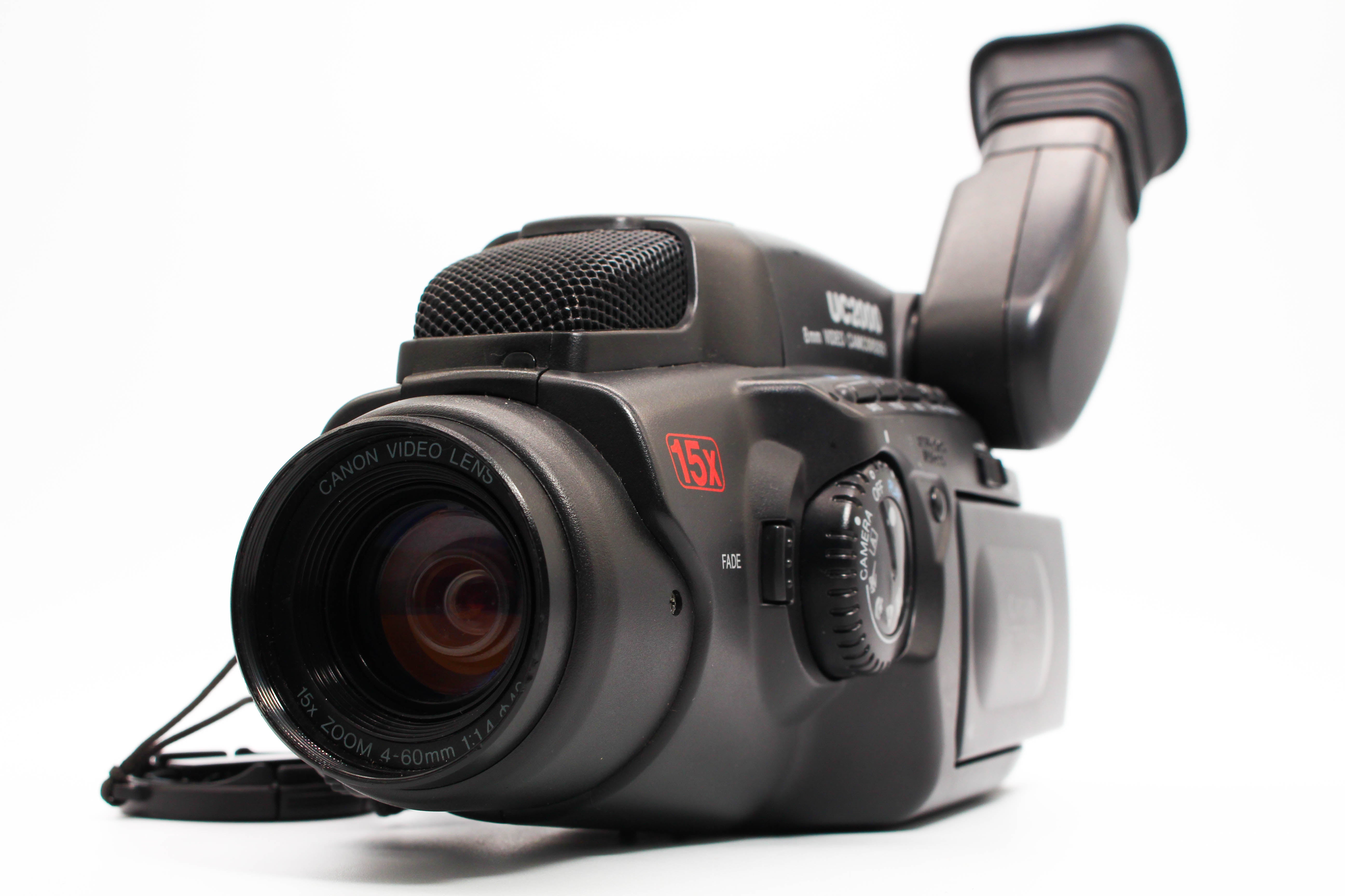 Canon UC2000E Video8 8mm Handycam Camcorder Camera - Tested Bundle Excellent