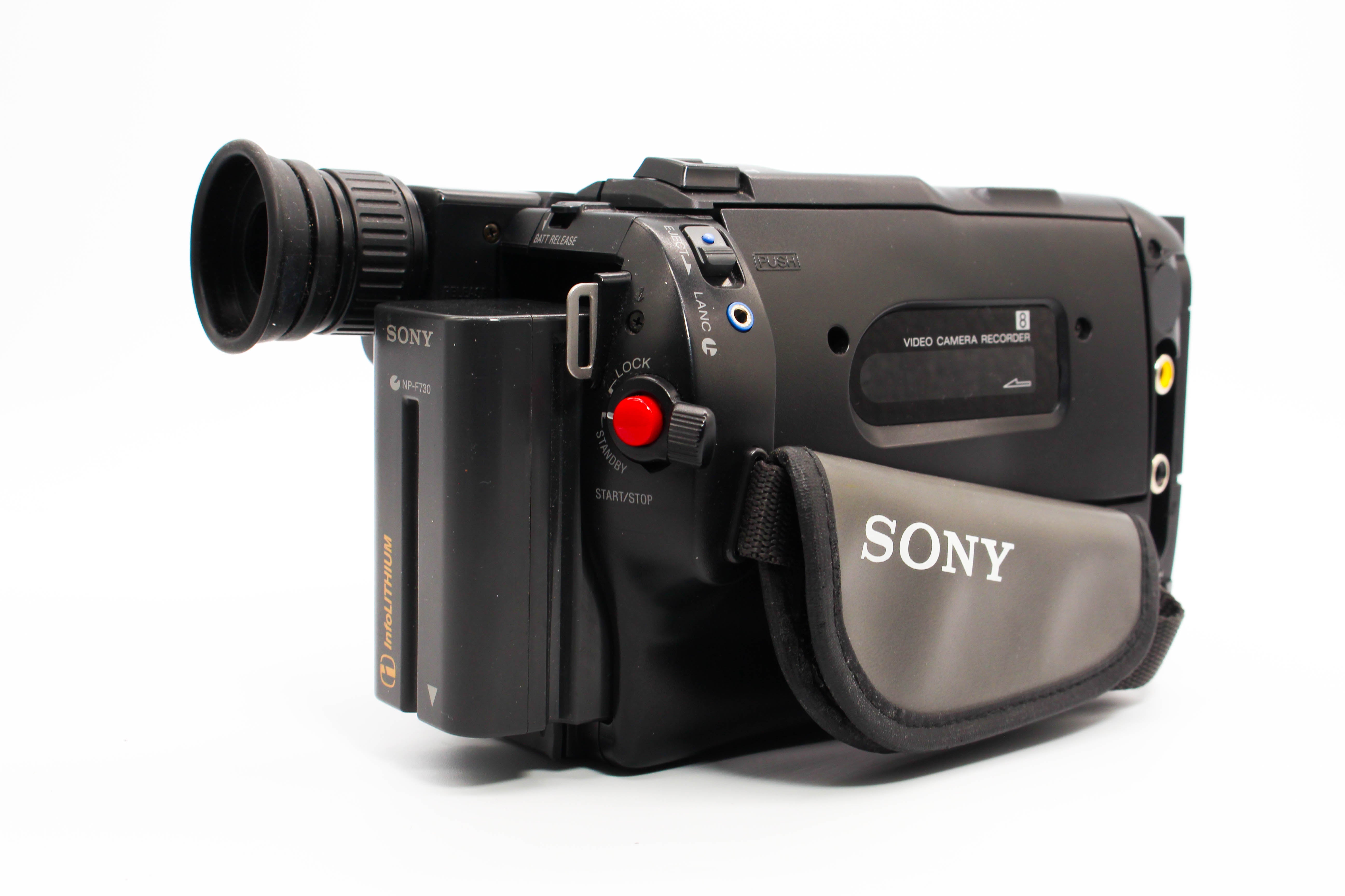 Sony CCD-TR411E Video8 8mm Handycam Camcorder Camera - Tested Bundle Excellent
