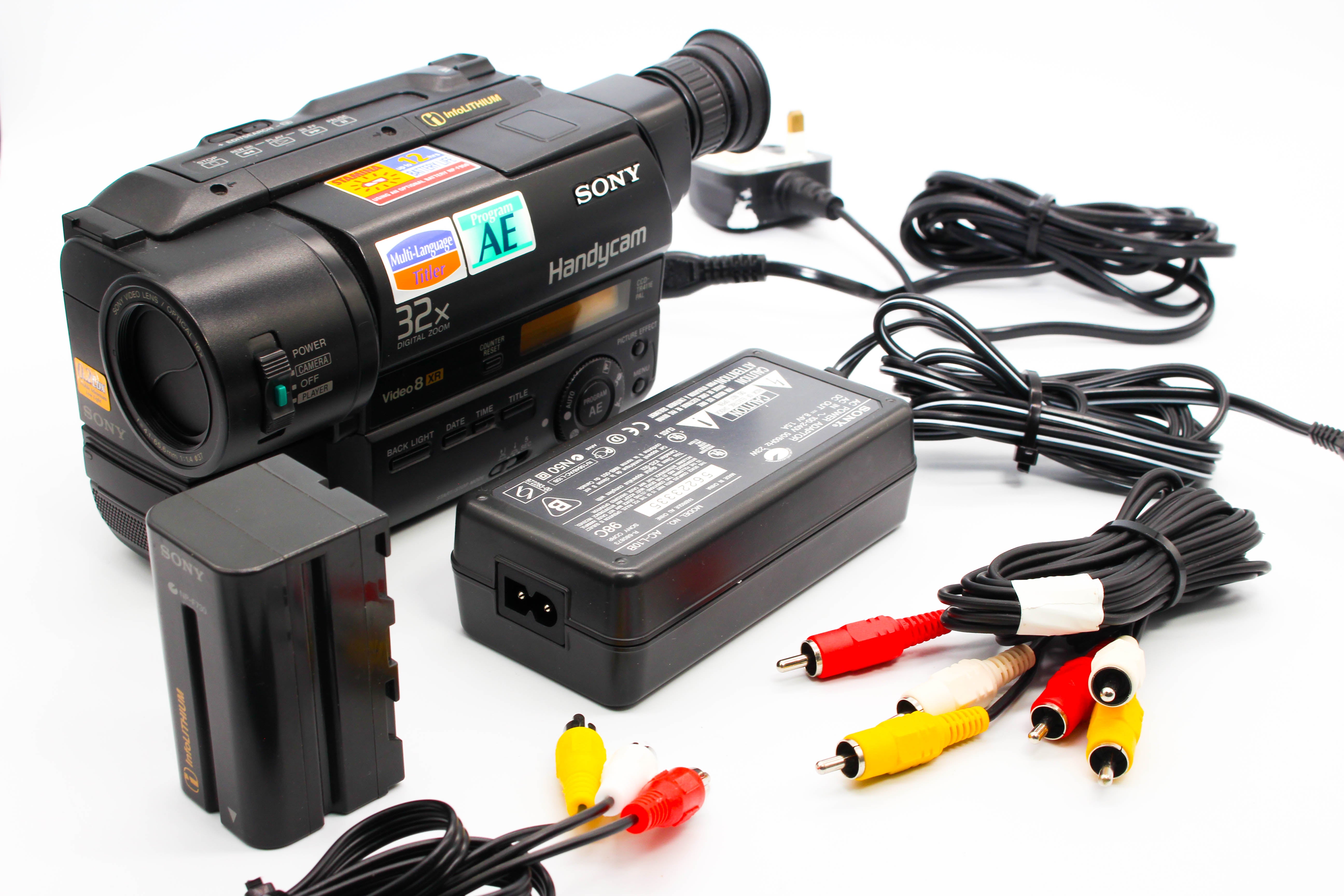 Sony CCD-TR411E Video8 8mm Handycam Camcorder Camera - Tested Bundle Excellent