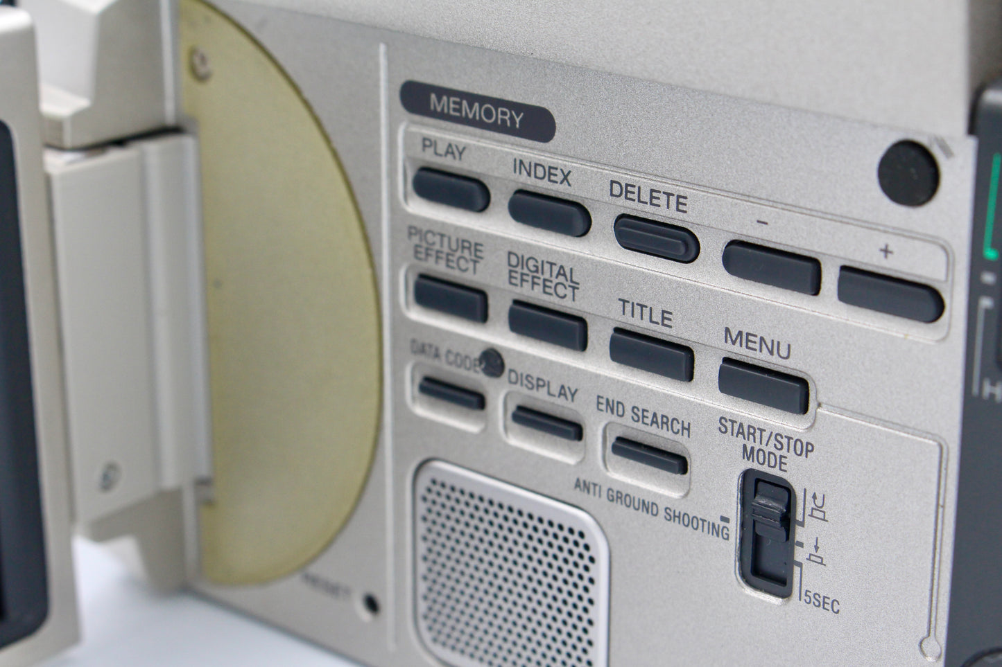 Sony DCR-TRV900E MiniDV Digital Video Camcorder