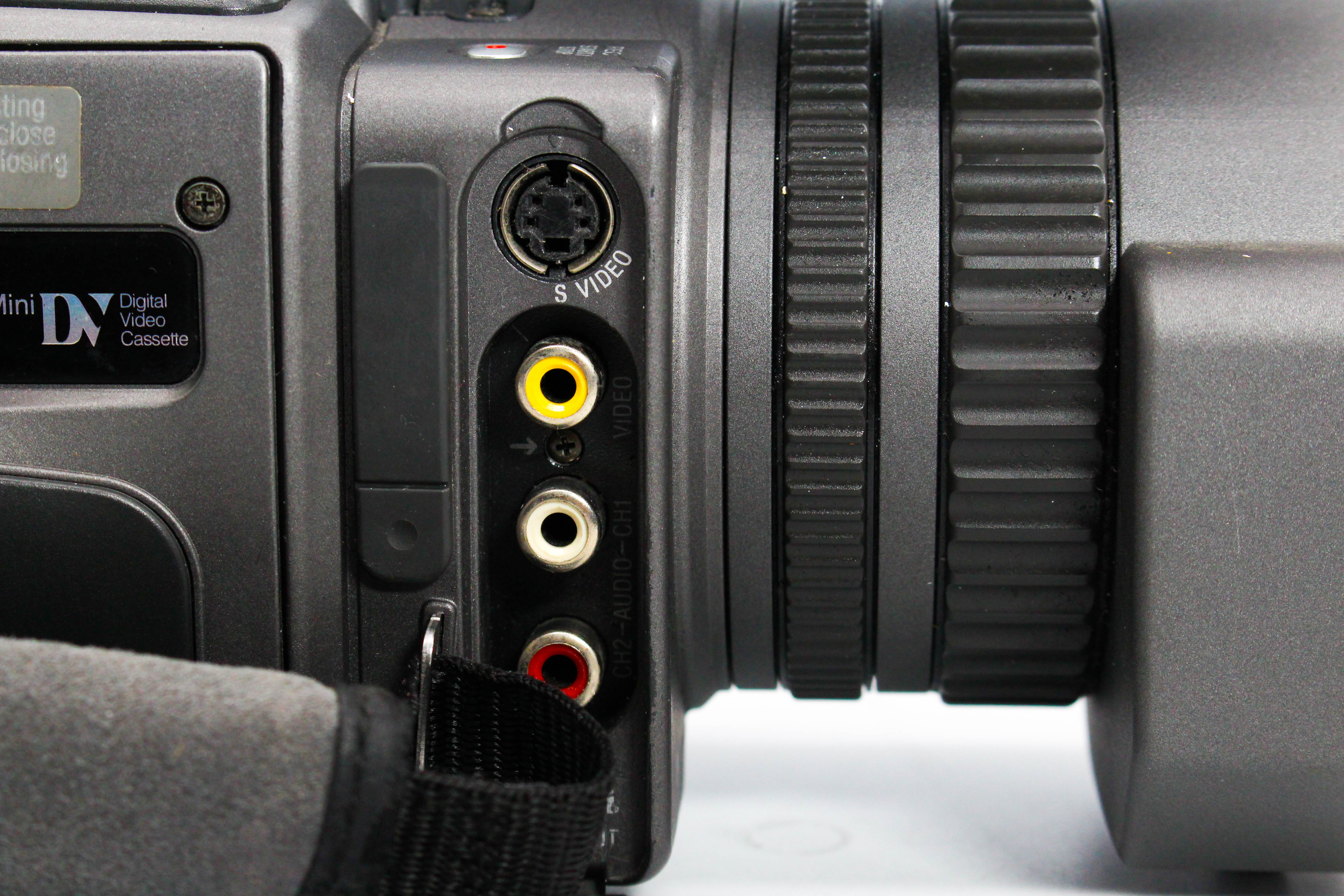 Sony DSR-PD150P MiniDV Digital Video Handycam Camcorder Camera - Tested Bundle Excellent