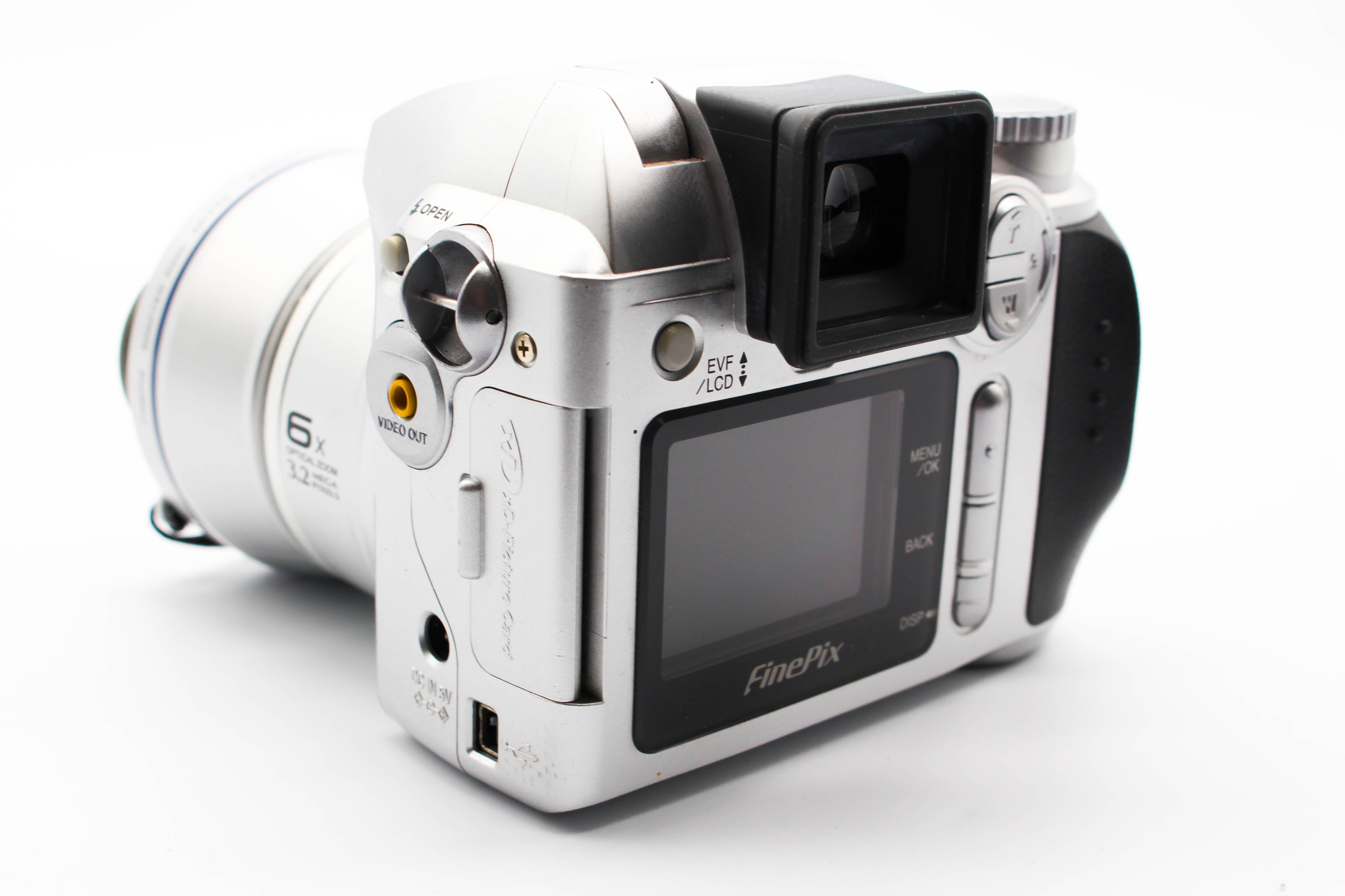 FujiFilm FinePix S3000 Retro Digital Photo Camera Digicam - Tested Bundle Excellent