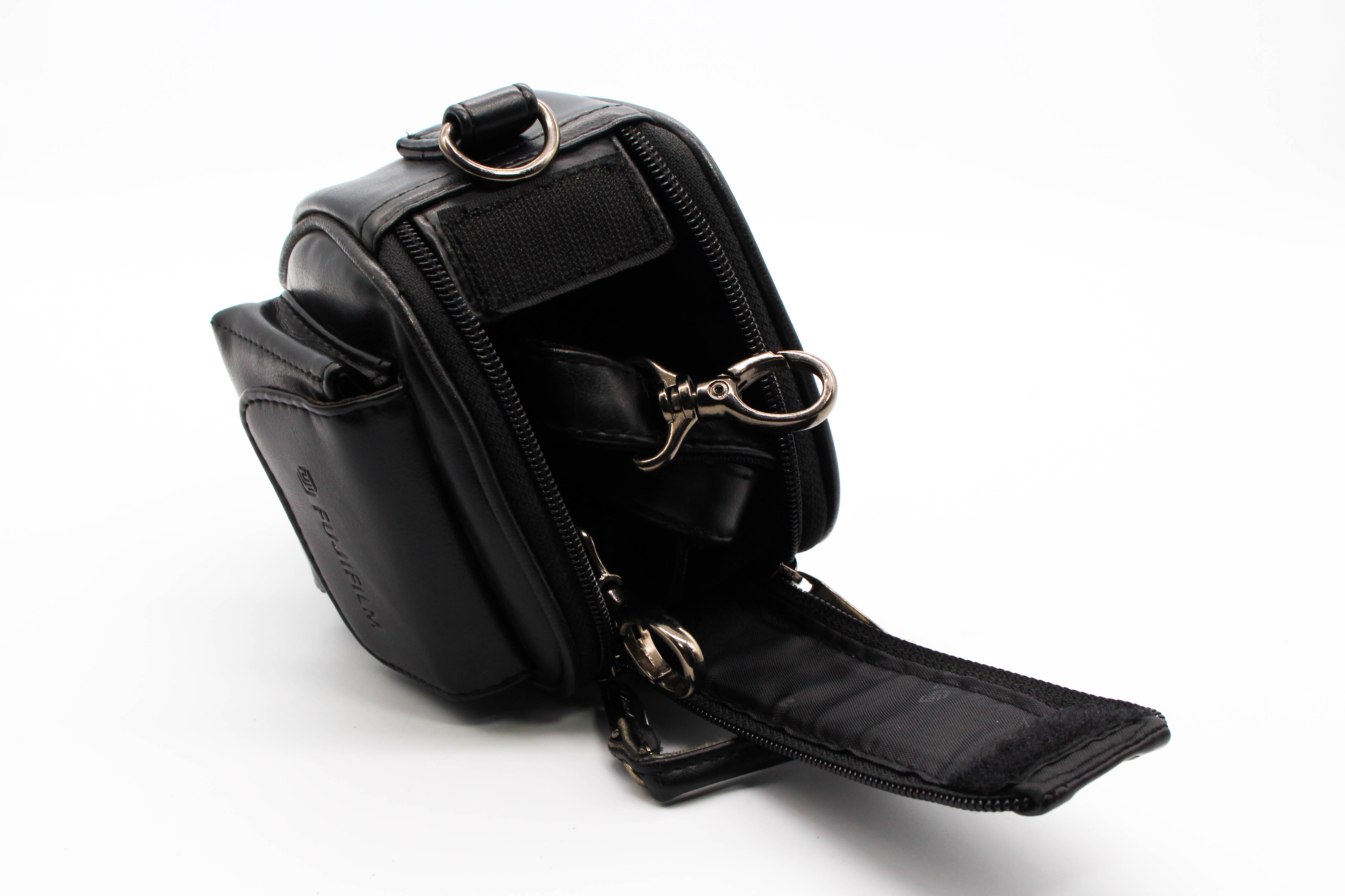 FujiFilm Small Leather Camera Carry Pouch Bag For Digicam Compact Camera Camcorders- Excellent