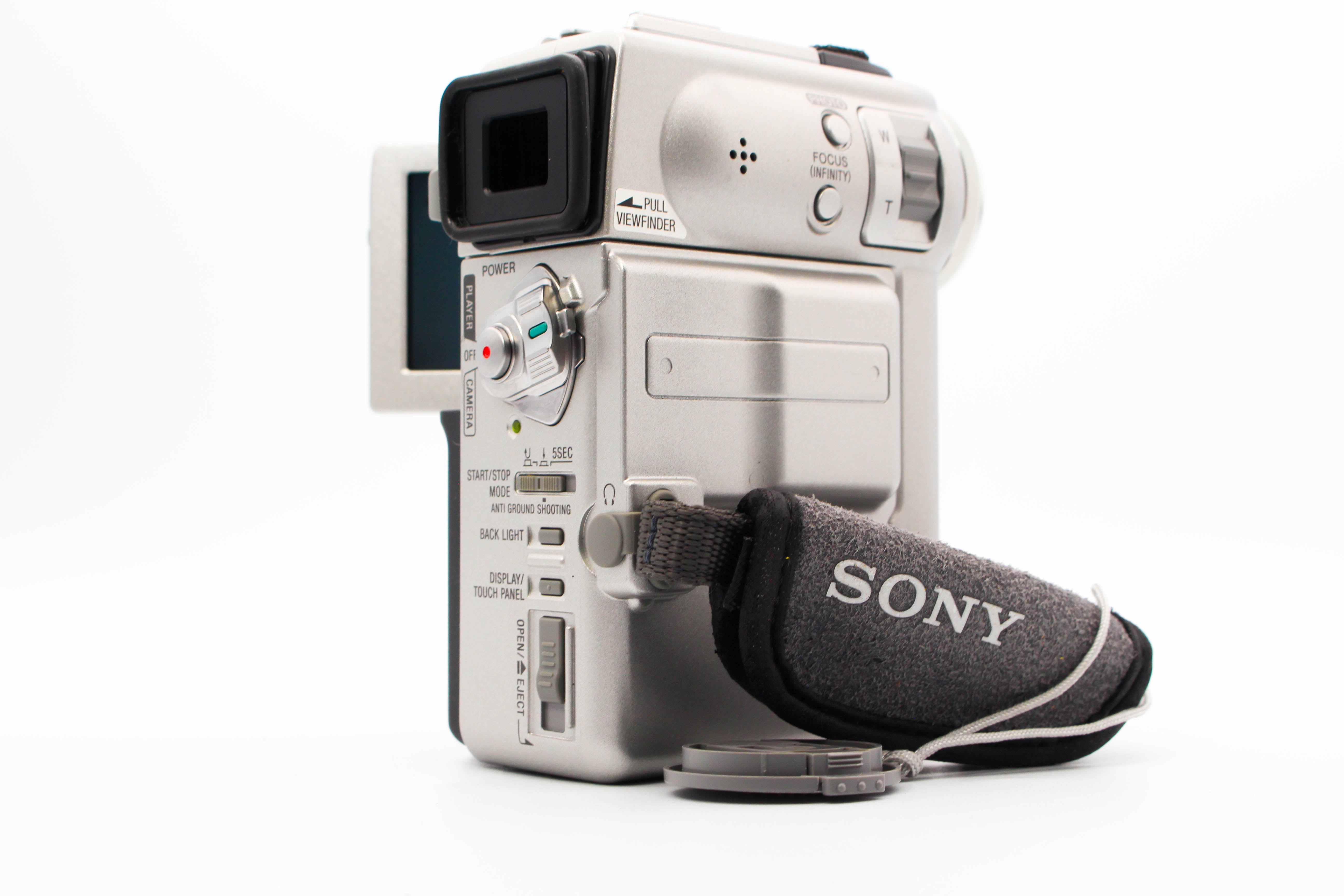 Sony DCR-PC2E MiniDV Handycam Digital Video Camera Camcorder (Read) - Tested Bundle