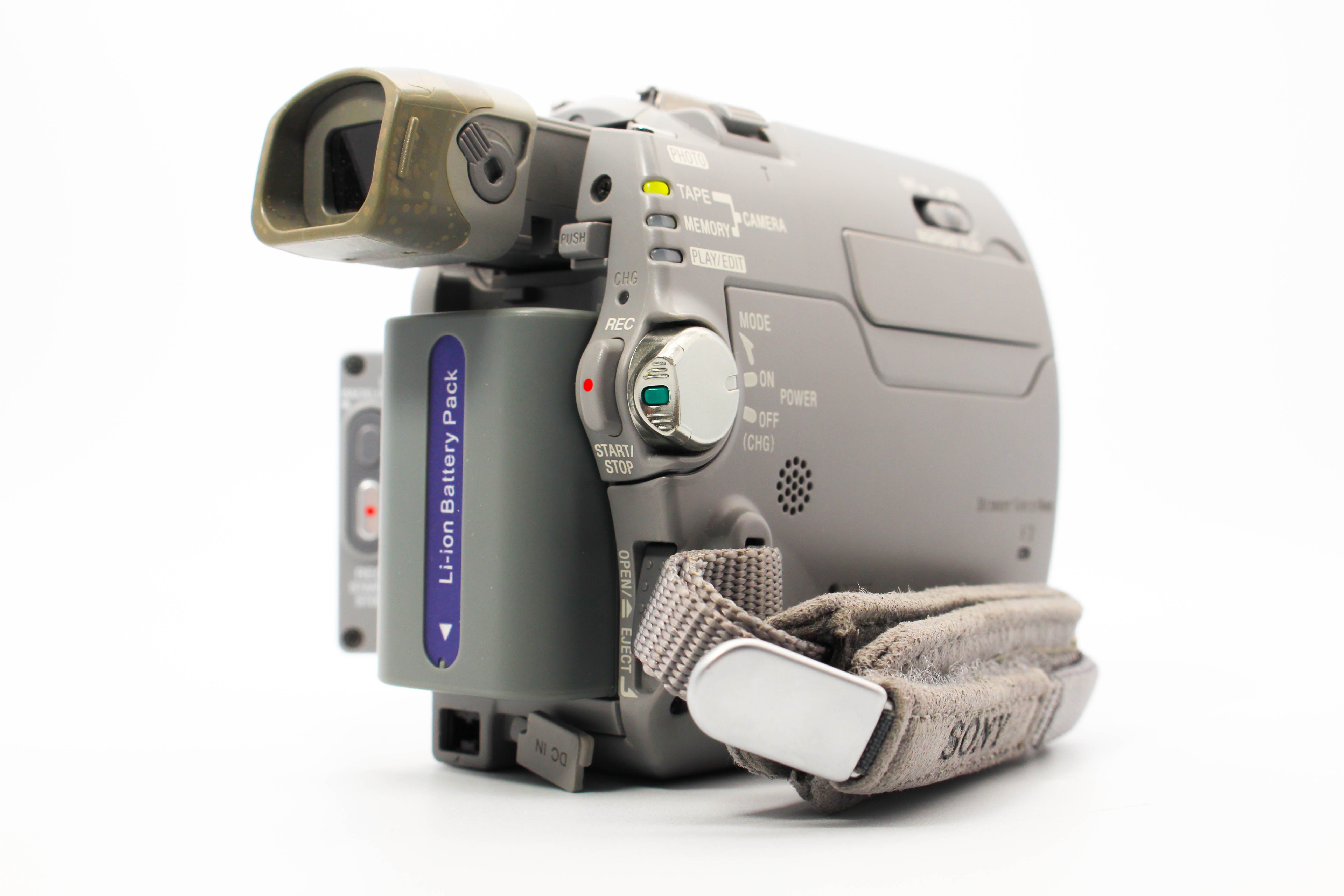 Sony DCR-HC30E MiniDV Handycam Digital Video Camera Camcorder - Tested Bundle Excellent