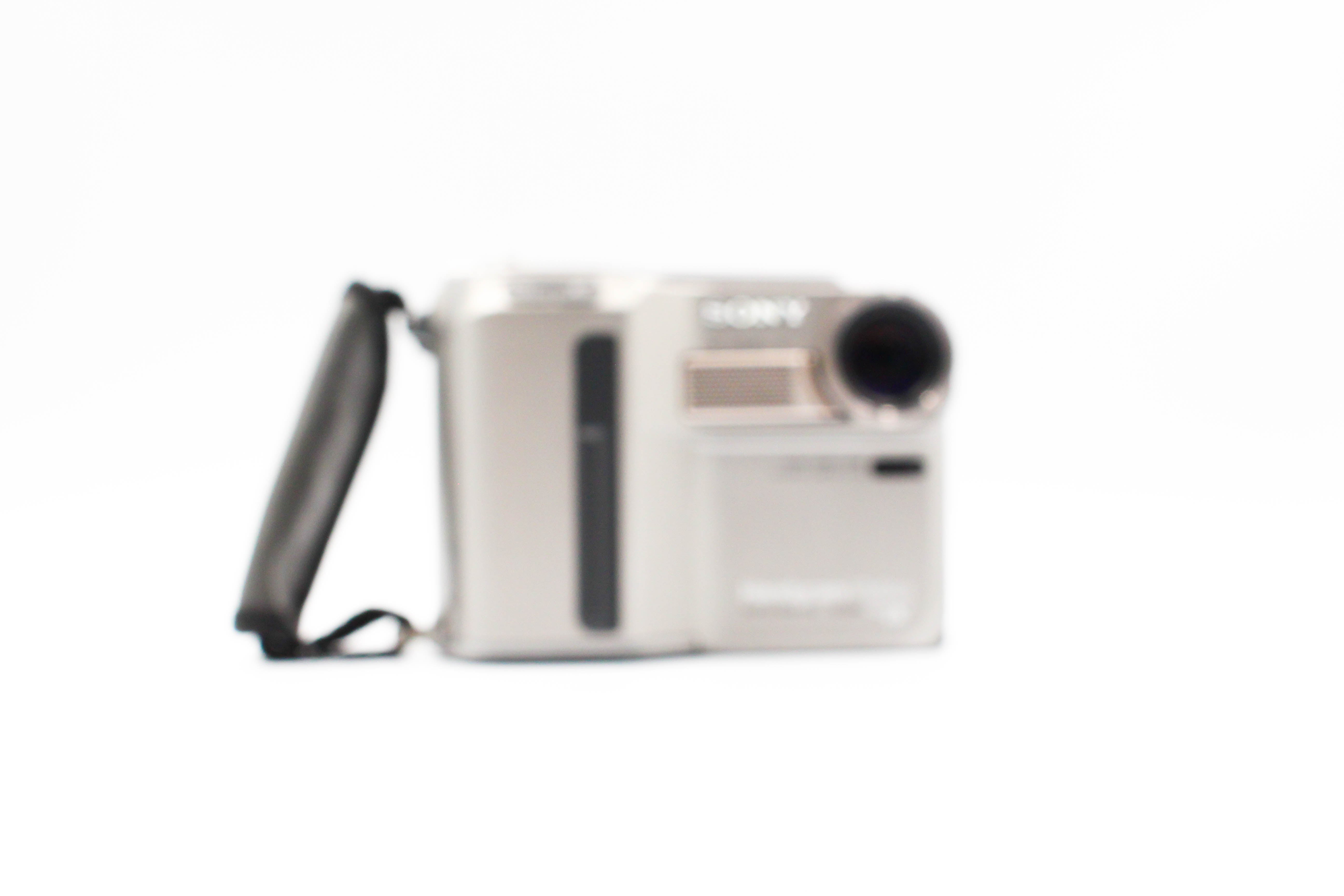 Sony DCR-SC100E MiniDV Tape Digital Video Camcorder Camera