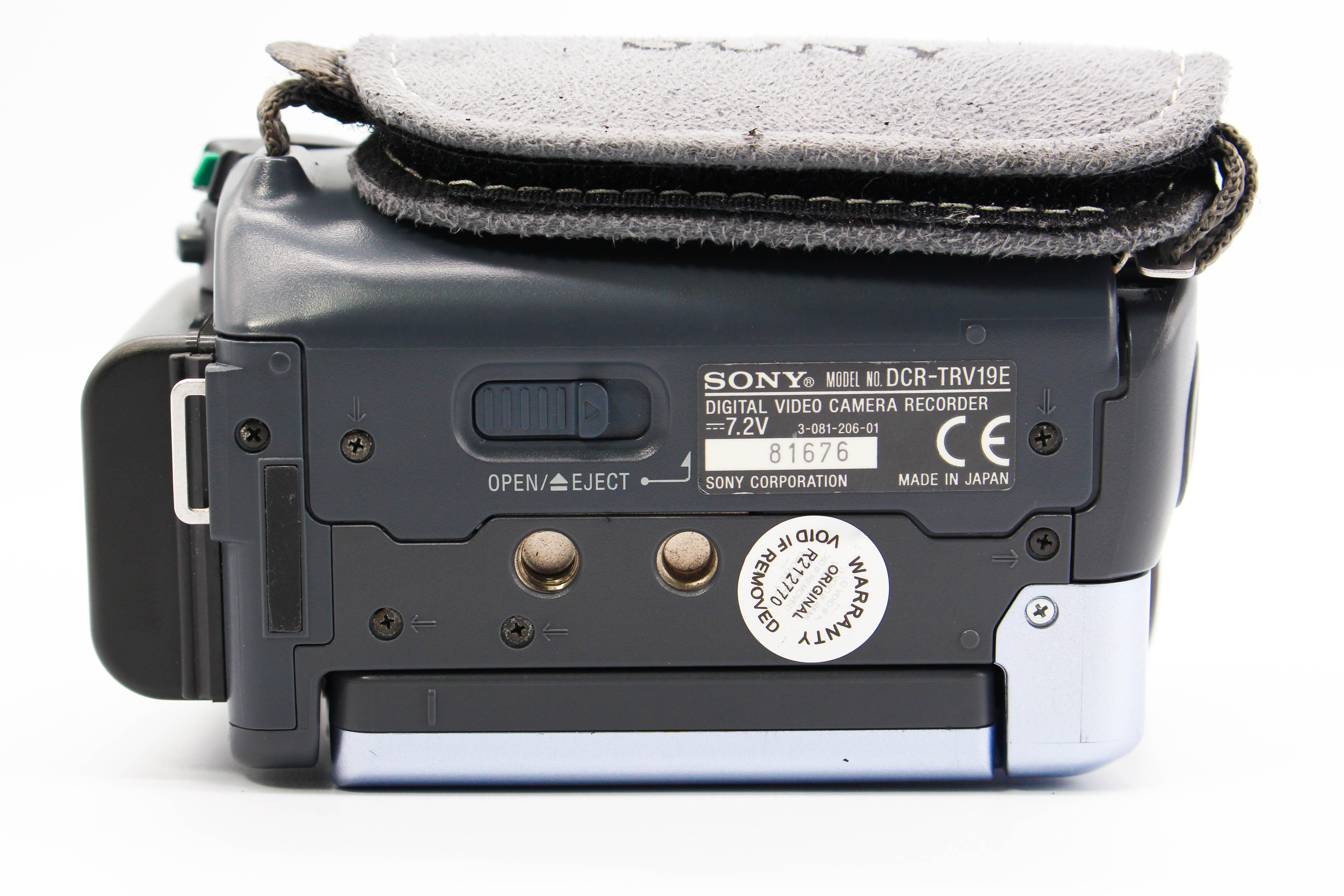 Sony DCR-TRV19E MiniDV Video Handycam Camcorder Camera - Tested Bundle Excellent