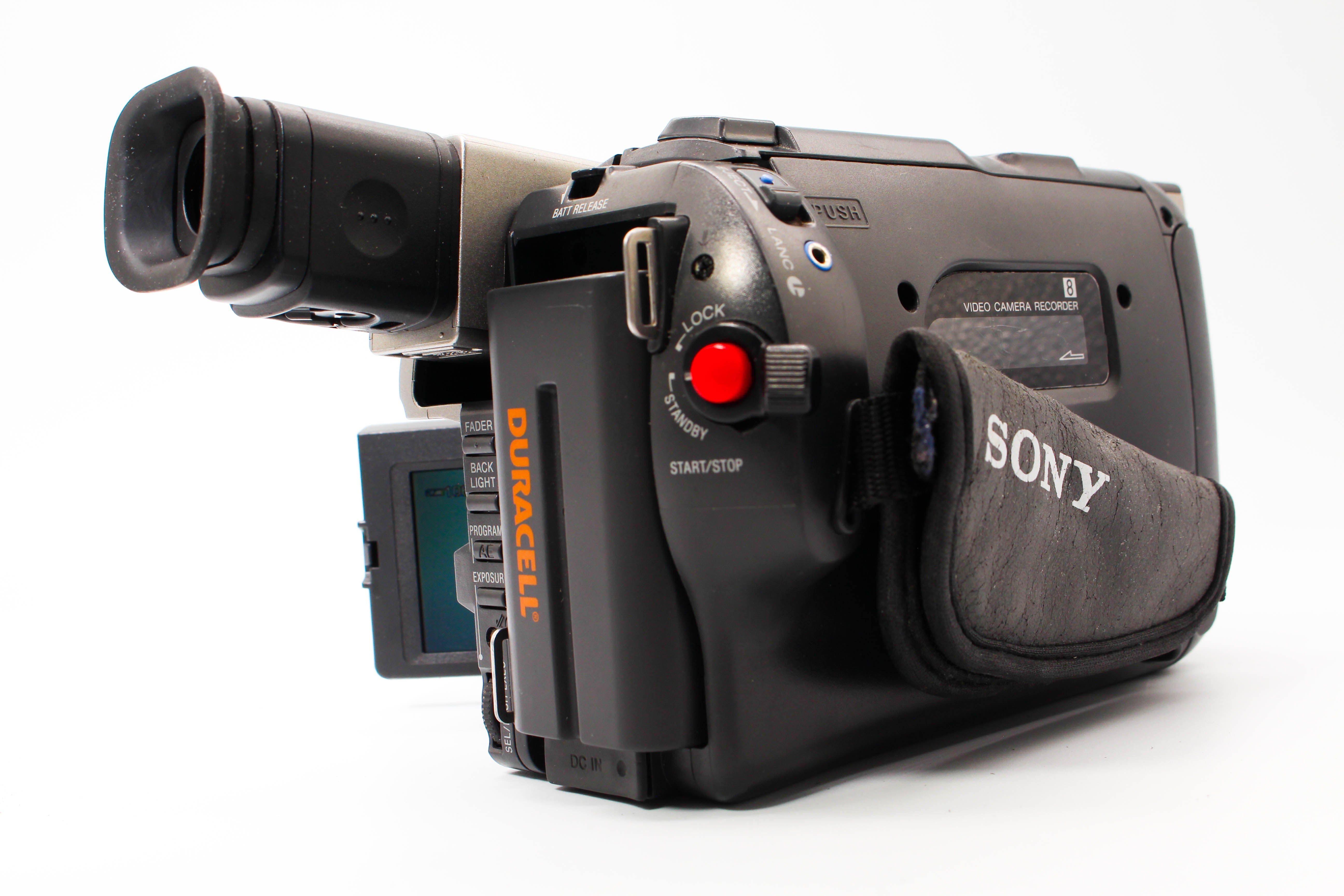 Sony CCD-TRV37E Video8 Handycam Tape Digital Video Camcorder - Tested Bundle Good
