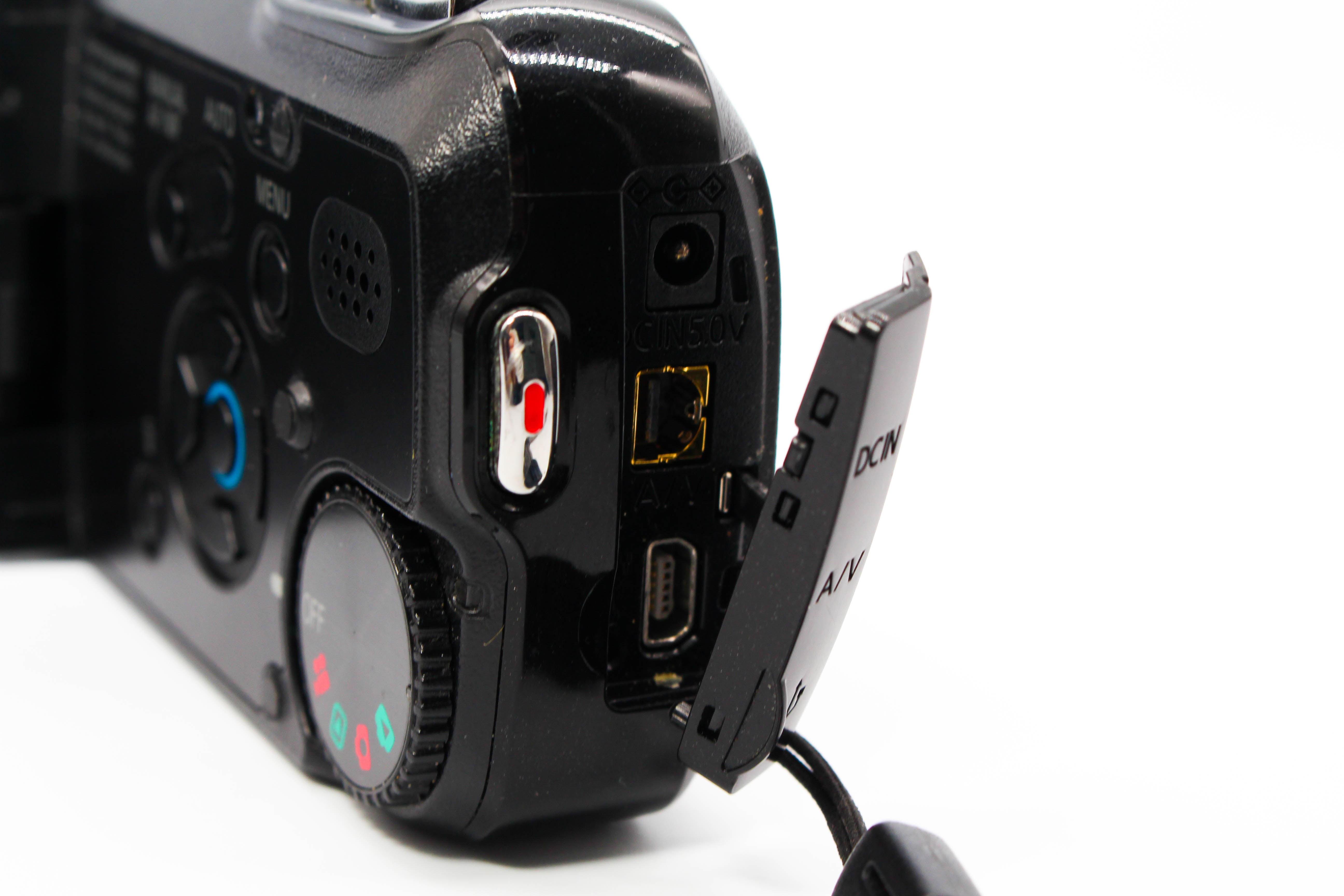Panasonic SDR-S7 HD SD Card Digital Video Camcorder - Tested Bundle Excellent