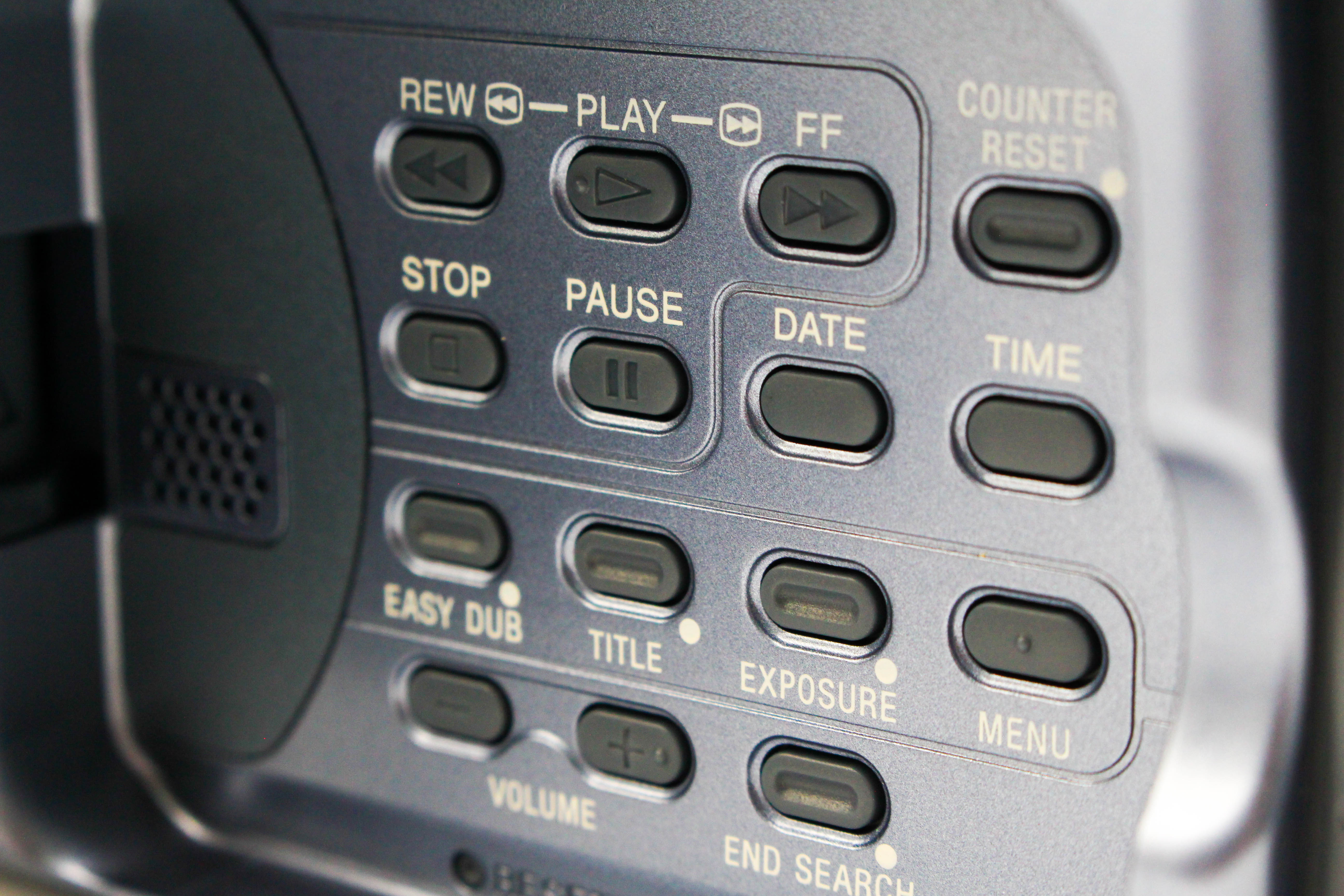 Sony CCD-TRV228E Video8 Hi8 Analog Video Handycam Camera Camcorder - Tested Bundle