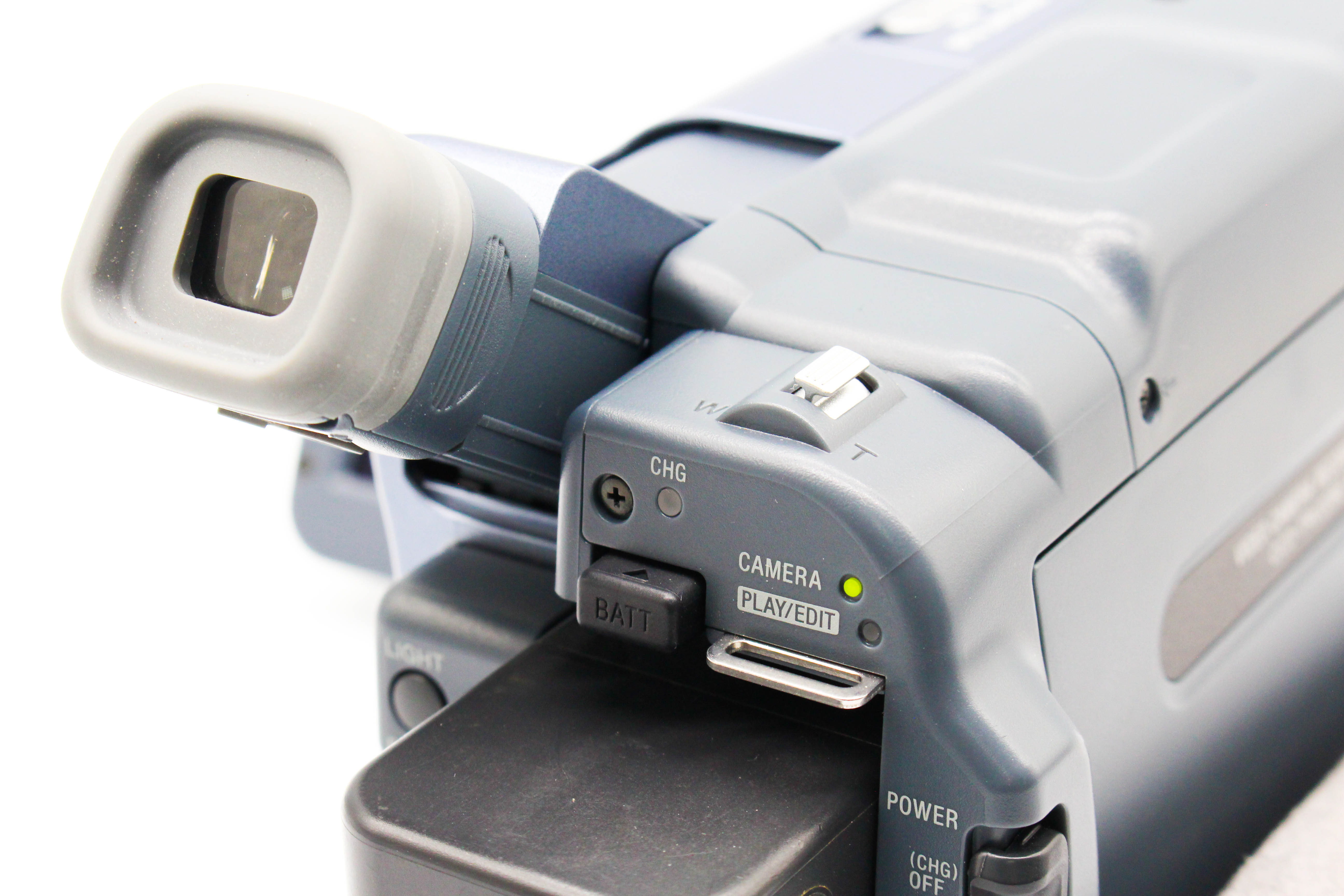 Sony CCD-TRV228E Video8 Hi8 Analog Video Handycam Camera Camcorder - Tested Bundle