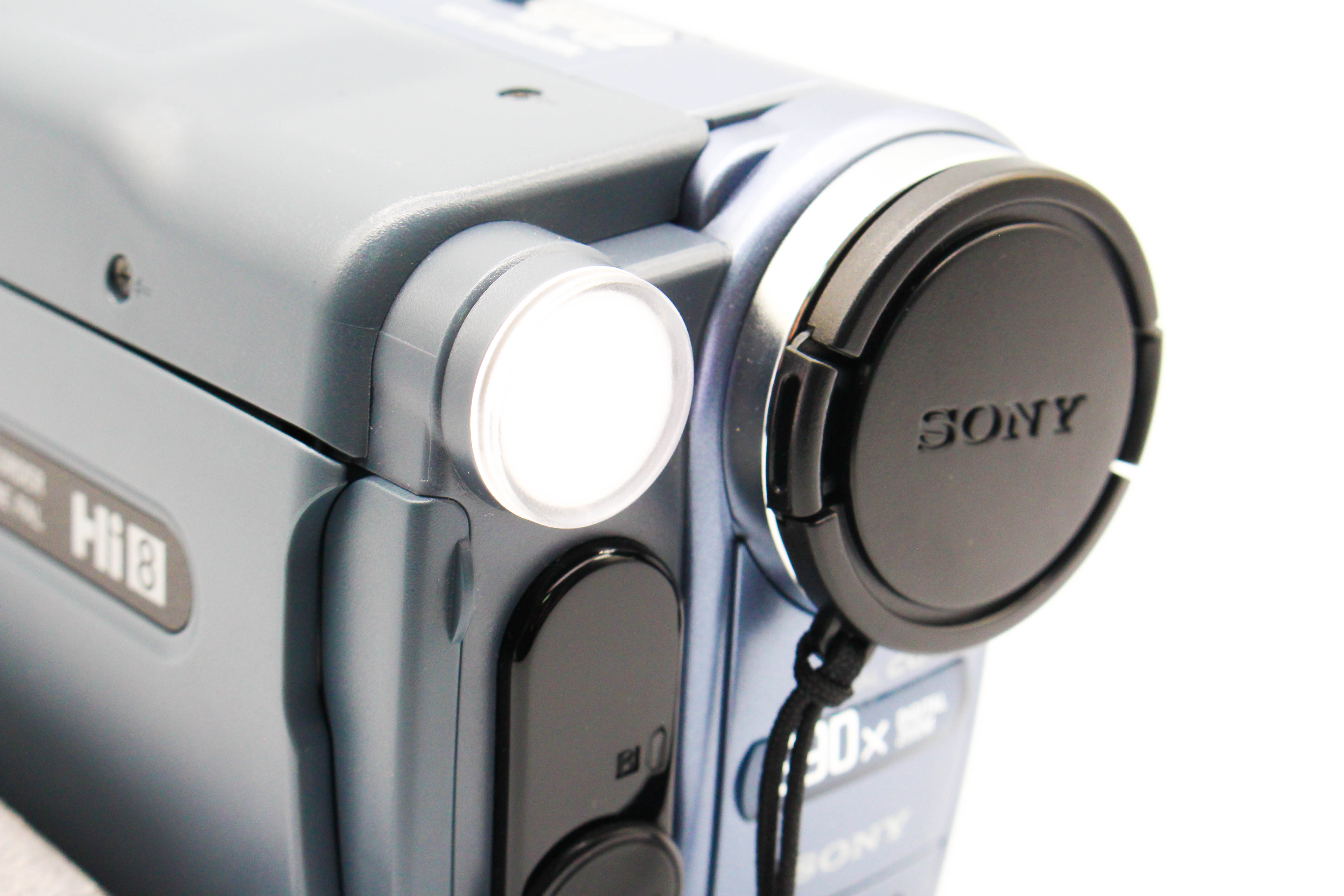 Sony CCD-TRV228E Video8 Hi8 Analog Video Handycam Camera Camcorder - Tested Bundle