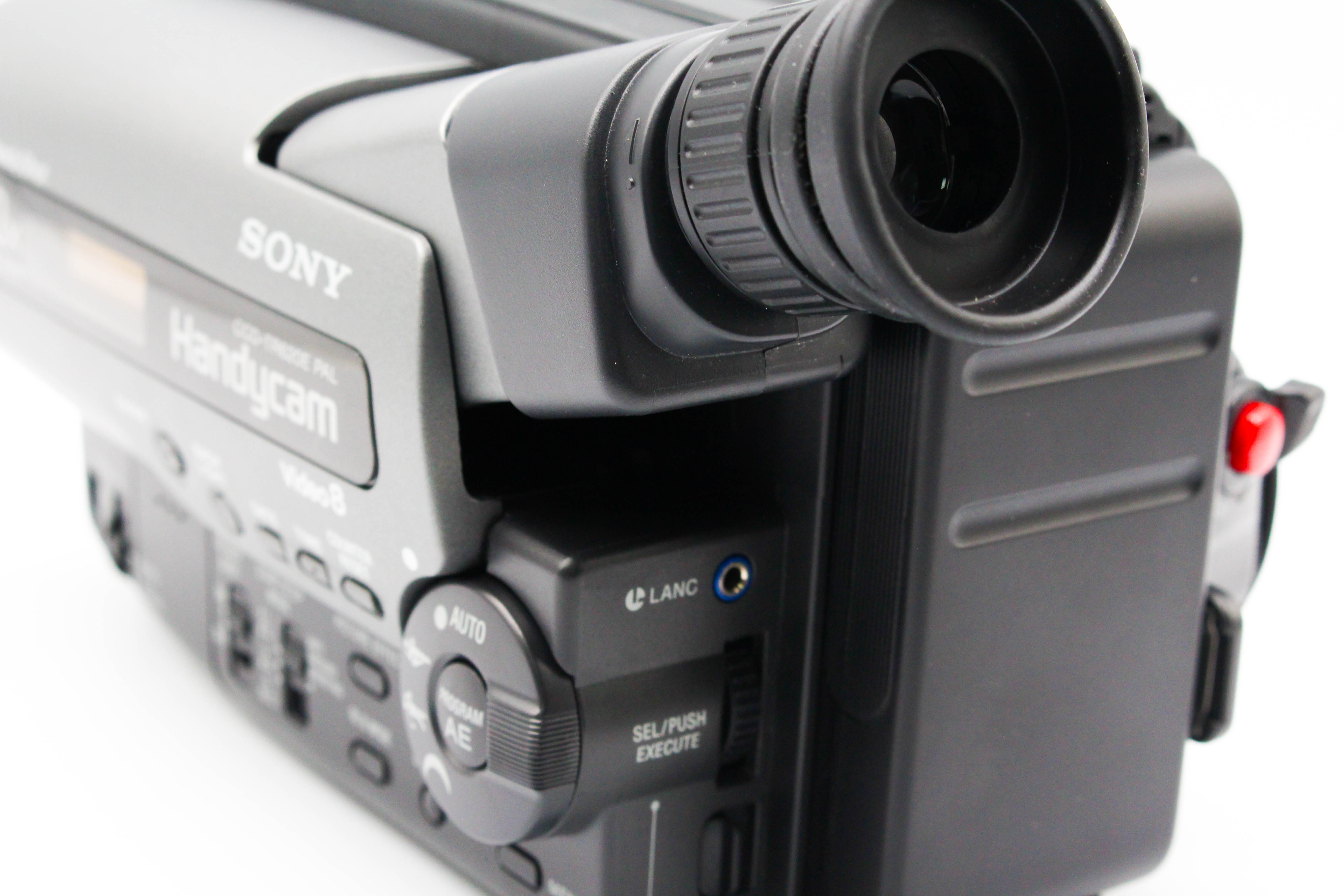 Sony CCD-TR620E Video8 Hi8 Analog Video Handycam Camera Camcorder - Tested Bundle Good