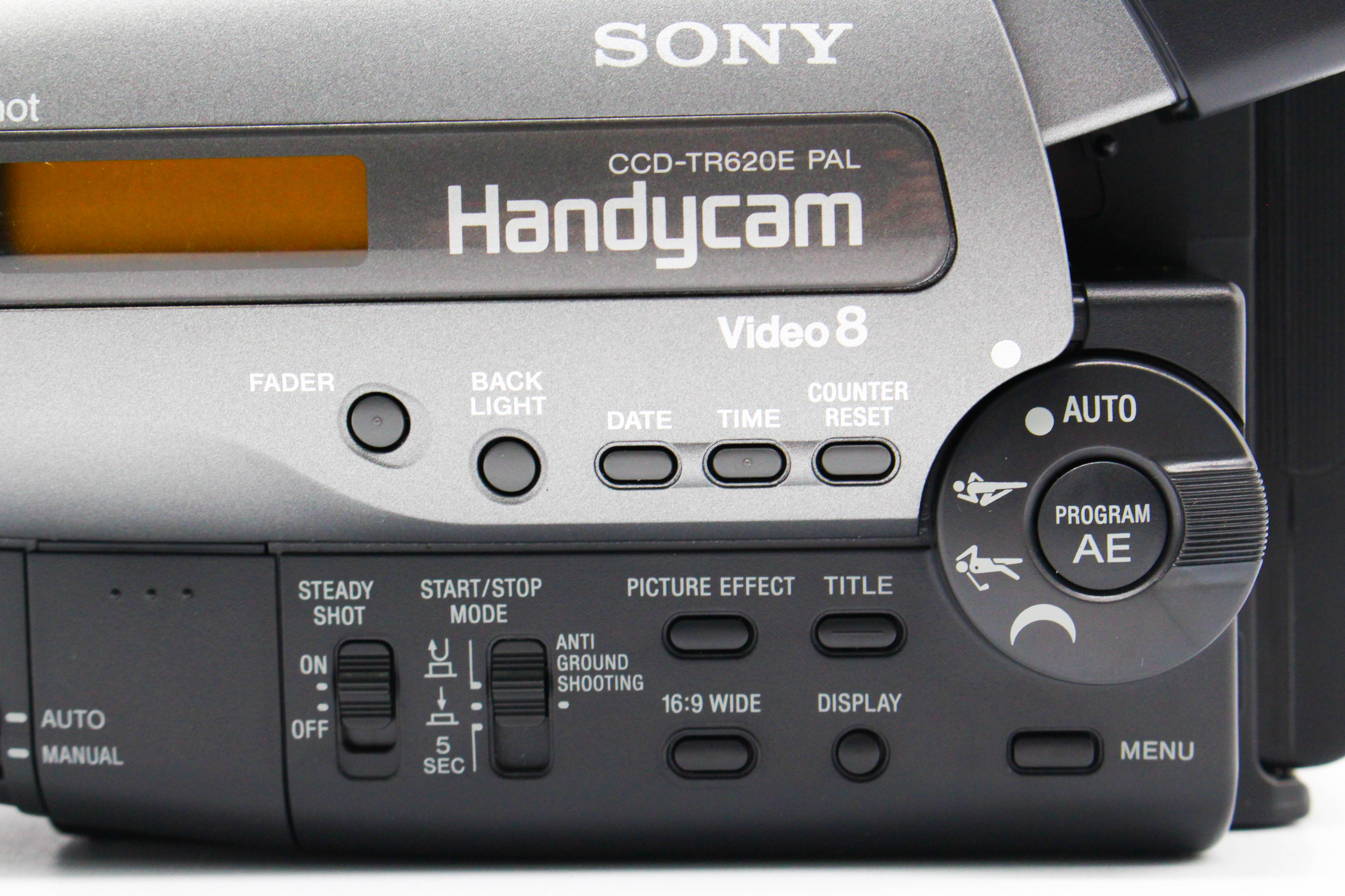 Sony CCD-TR620E Video8 Hi8 Analog Video Handycam Camera Camcorder - Tested Bundle Good