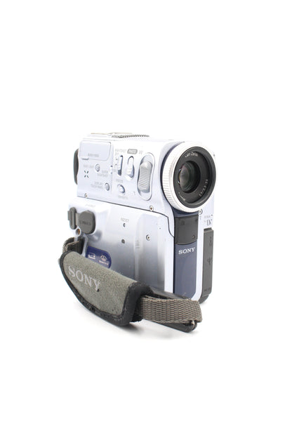 Sony DCR-PC9E MiniDV Digital Video Camcorder
