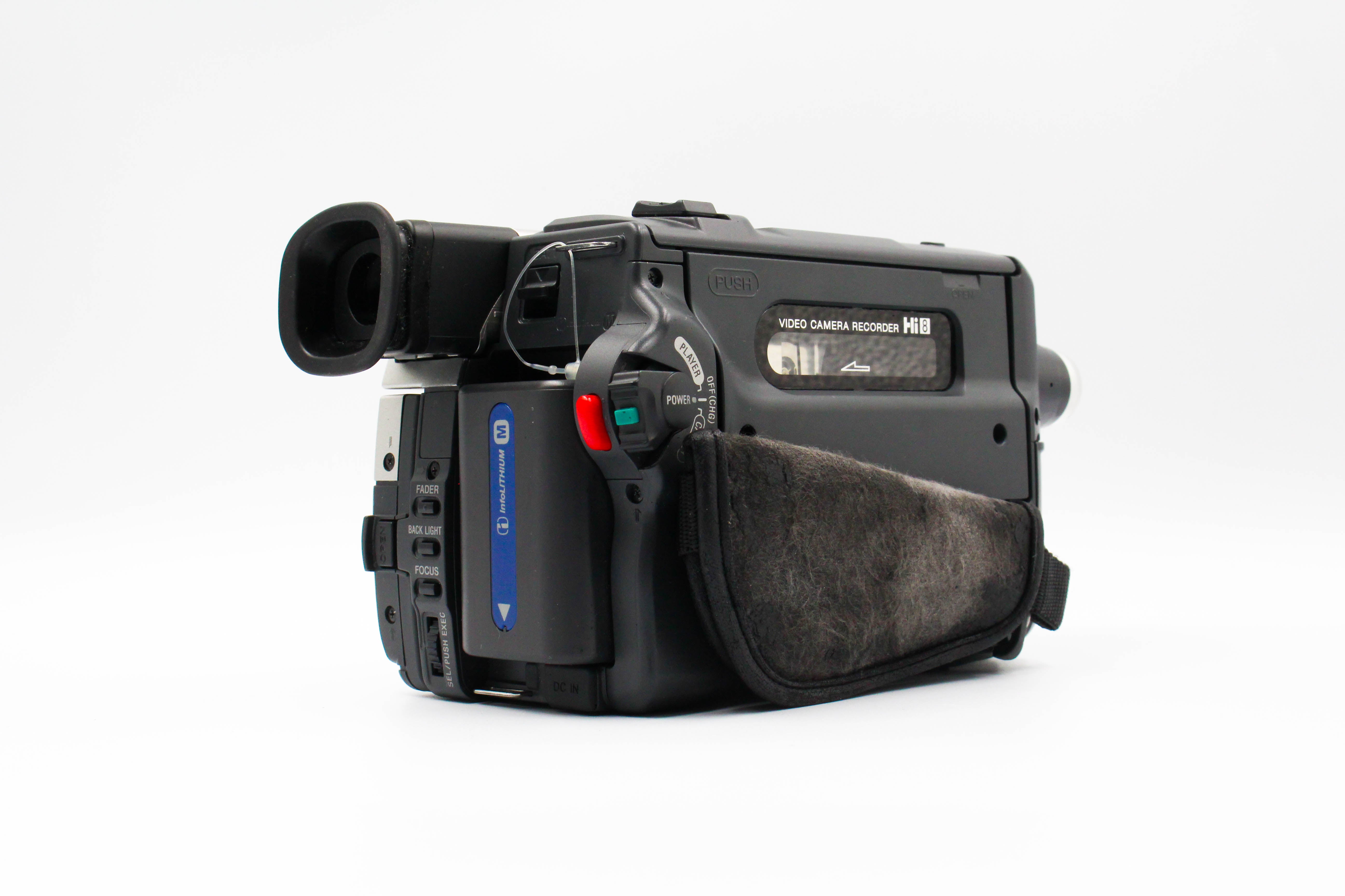 Sony CCD-TRV208E Hi8 Video8 Video Camera Camcorder Handycam - Tested Bundle