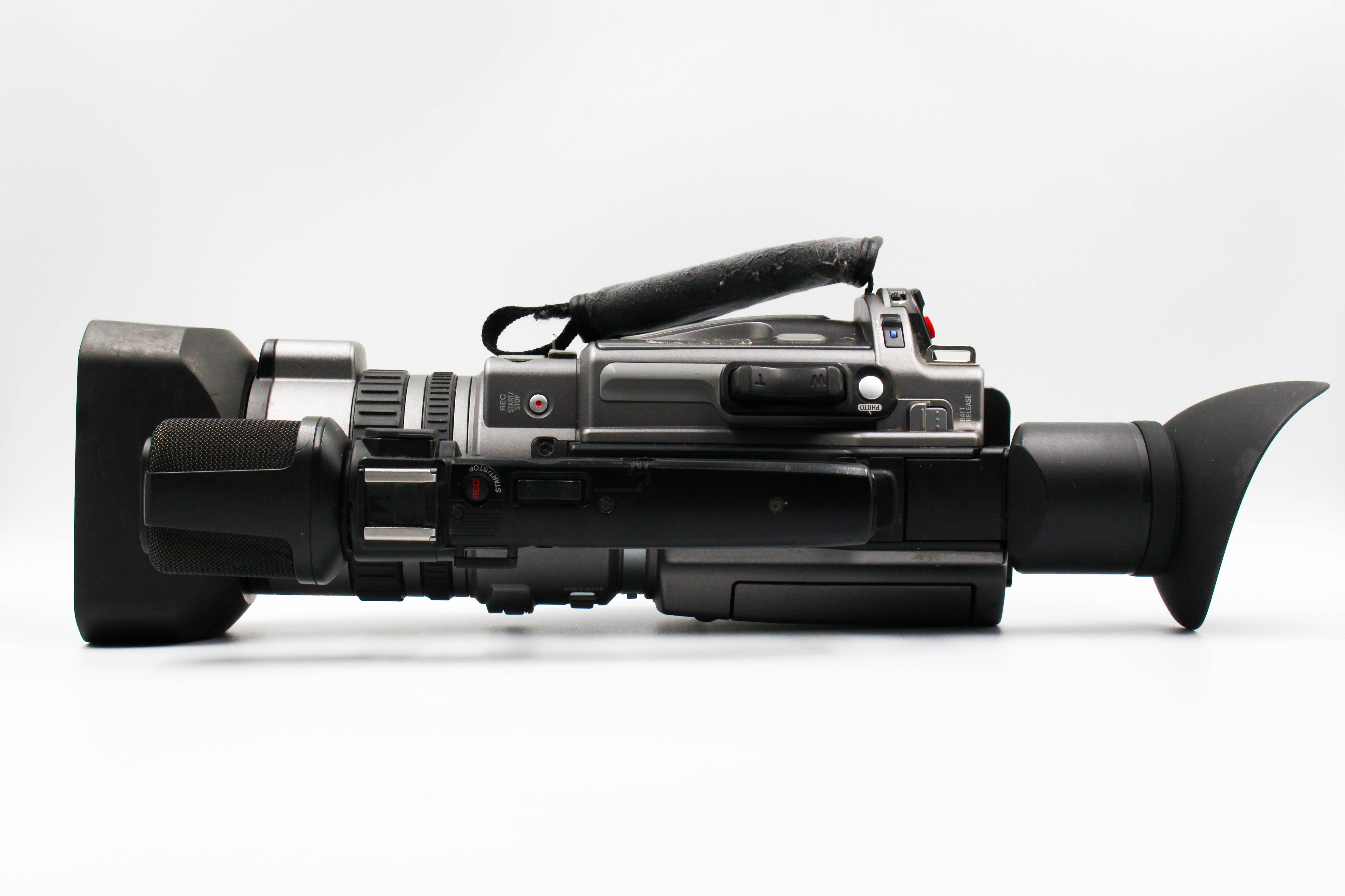 Sony DCR-VX2100E MiniDV Digital Video Camera Camcorder