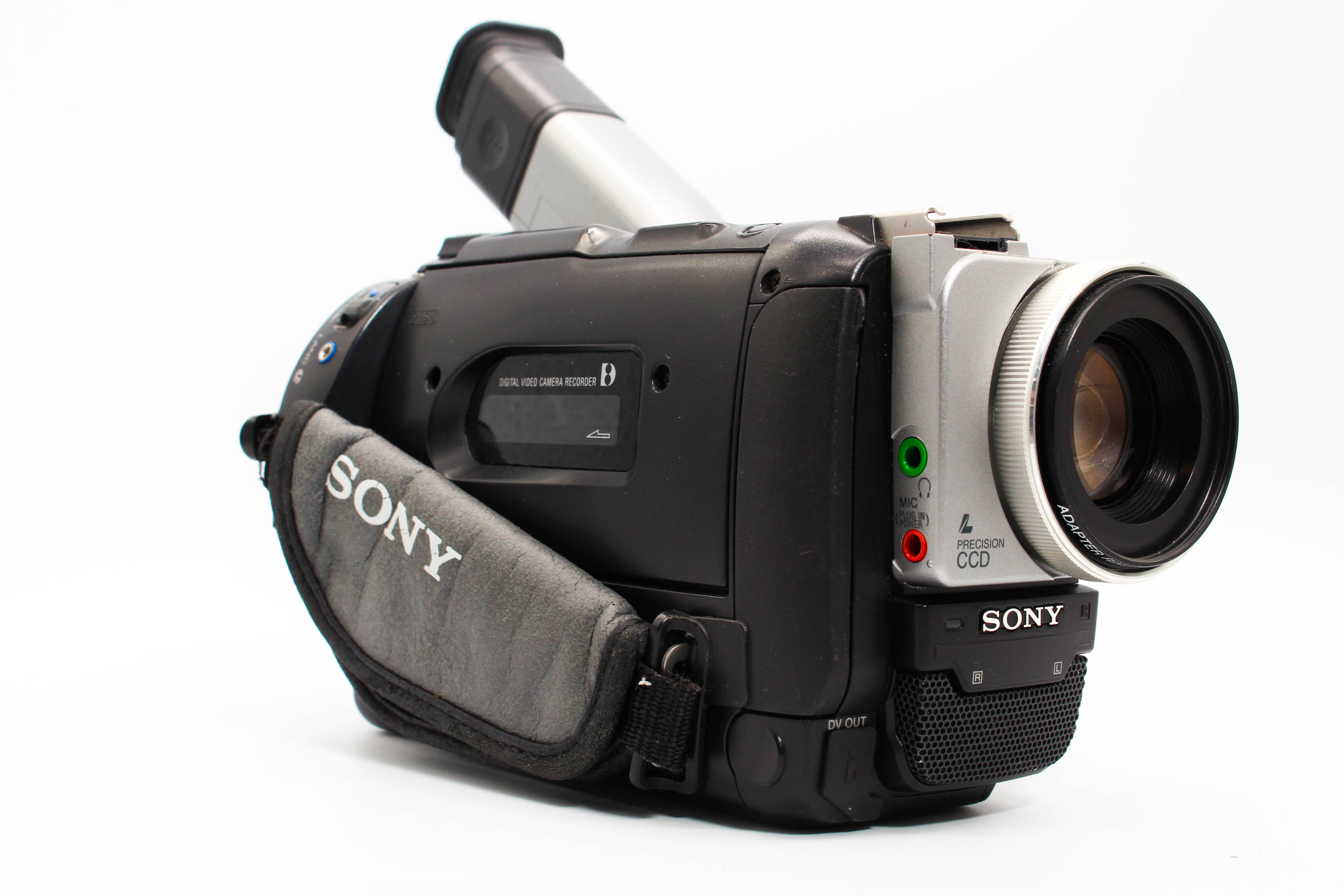 Sony DCR-TRV110E Digital8 Hi8 Video8 Handycam Camcorder Camera - Tested Bundle Excellent