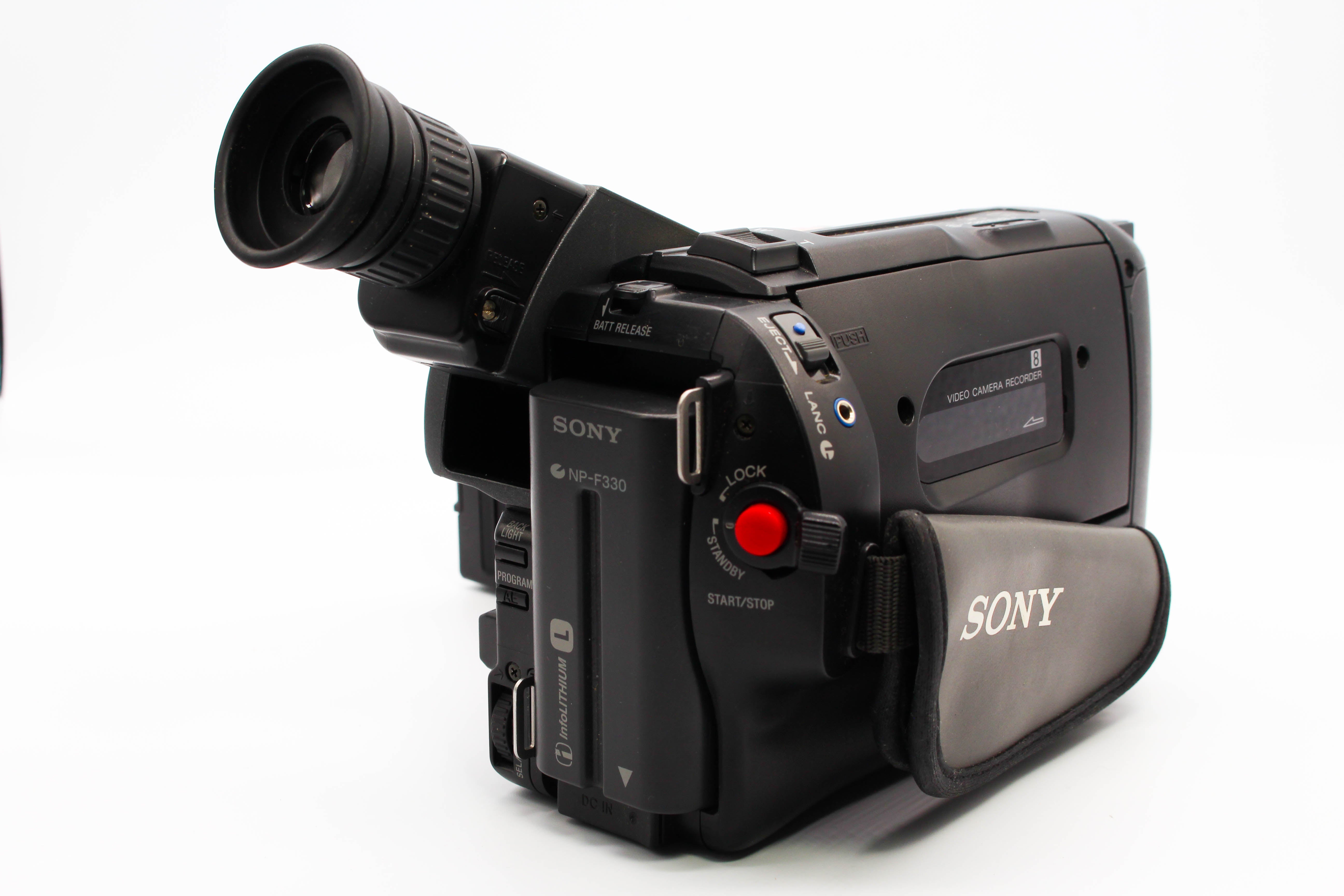 Sony CCD-TRV15E Video8 XR Handycam Analog Video Camera Camcorder (Read) - Tested Bundle