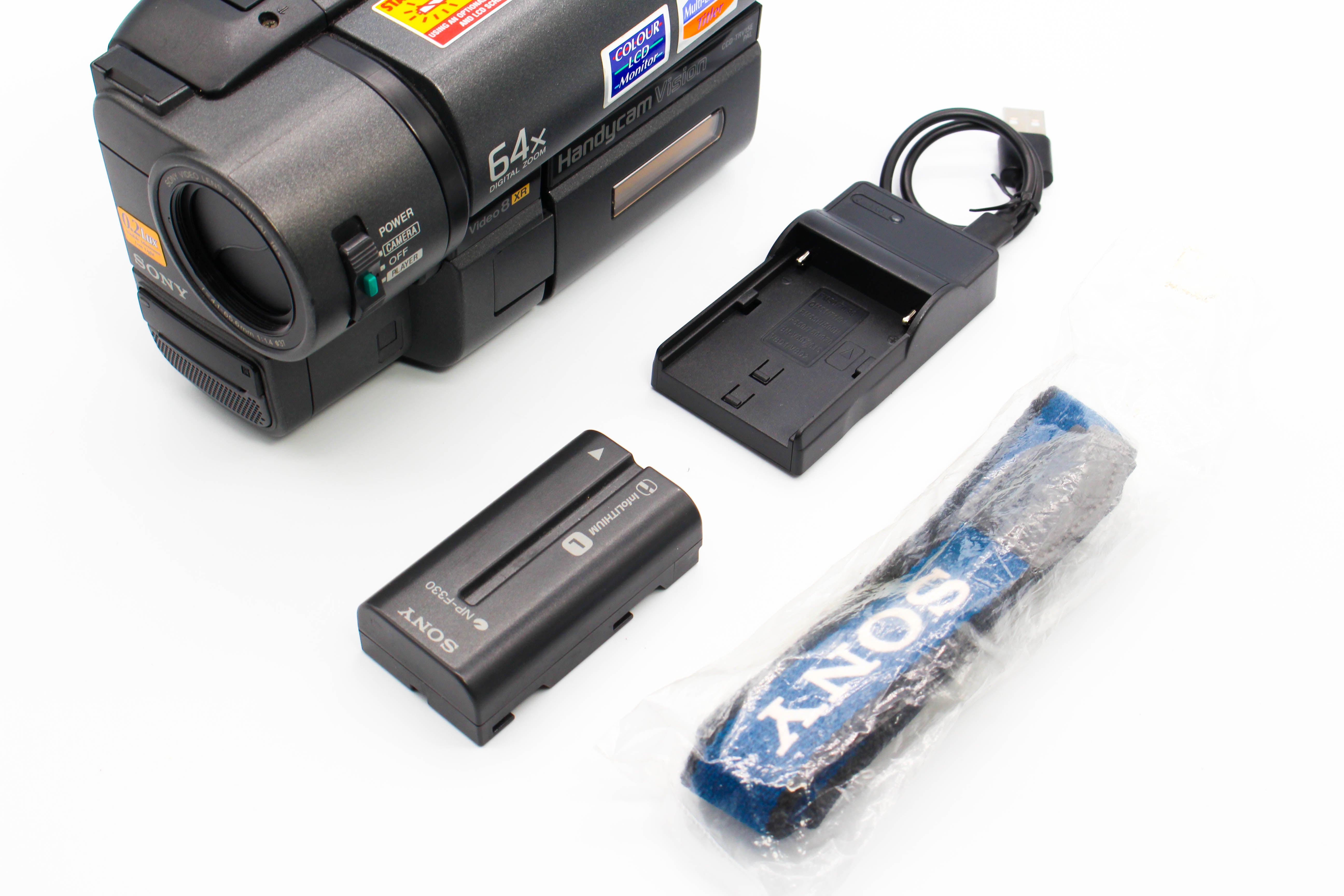 Sony CCD-TRV15E Video8 XR Handycam Analog Video Camera Camcorder (Read) - Tested Bundle