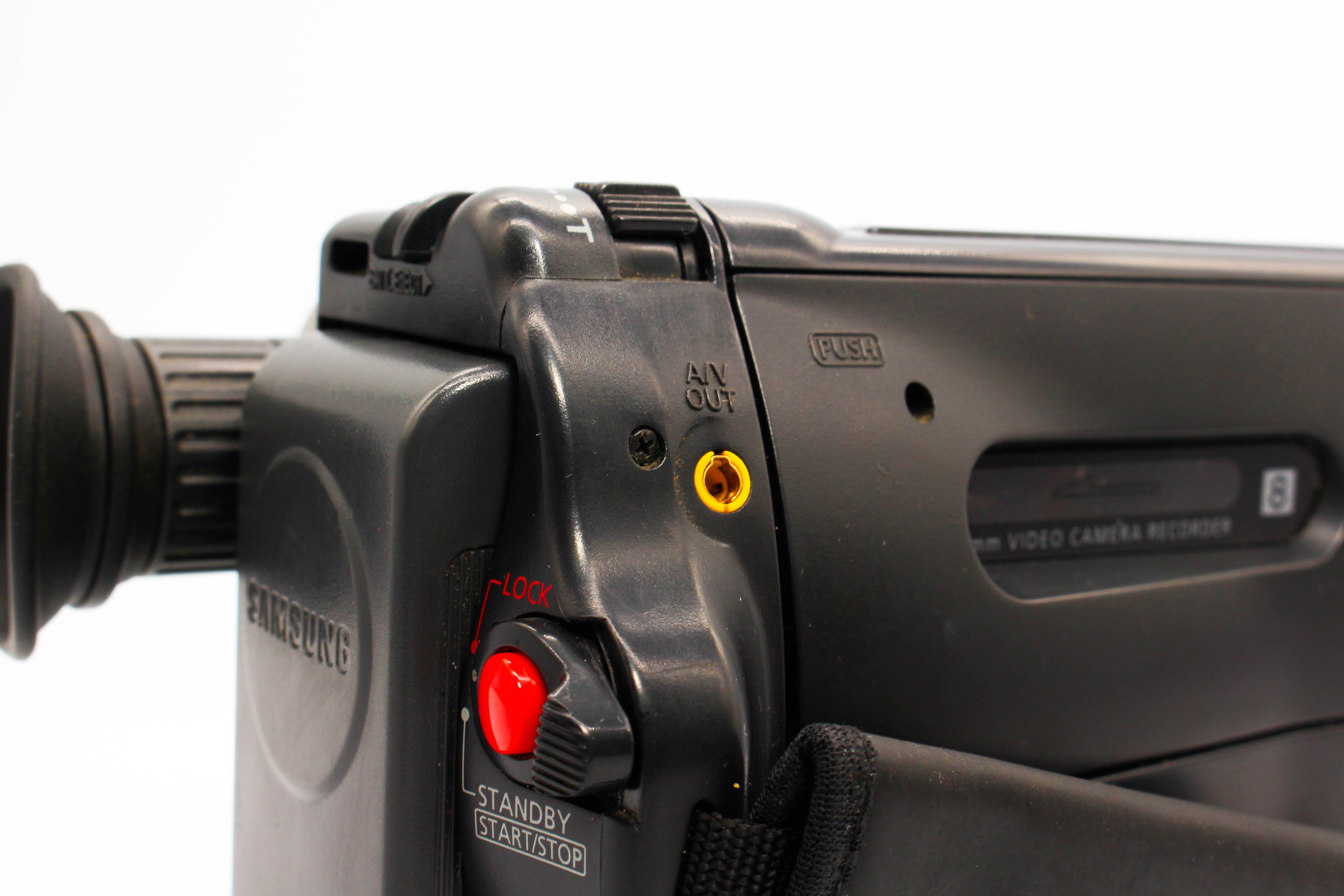 Samsung VP-A30 Video8 8mm Handycam Video Camcorder Camera - Tested Bundle Excellent