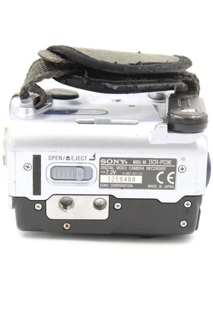 Sony DCR-PC9E MiniDV Digital Video Camcorder