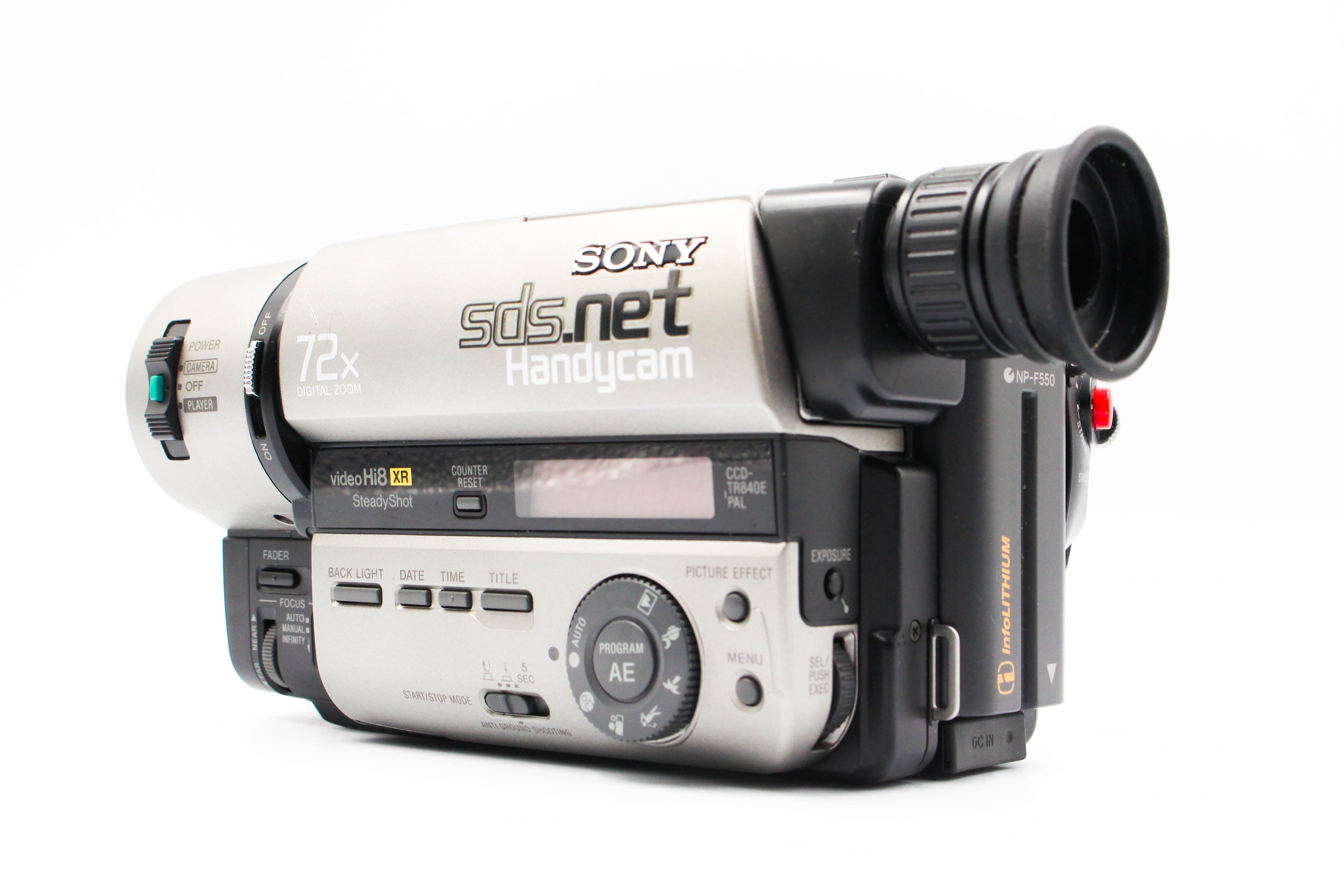Sony CCD-TR840E Hi8 Video8 Handycam Handycam Video Camcorder Camera
